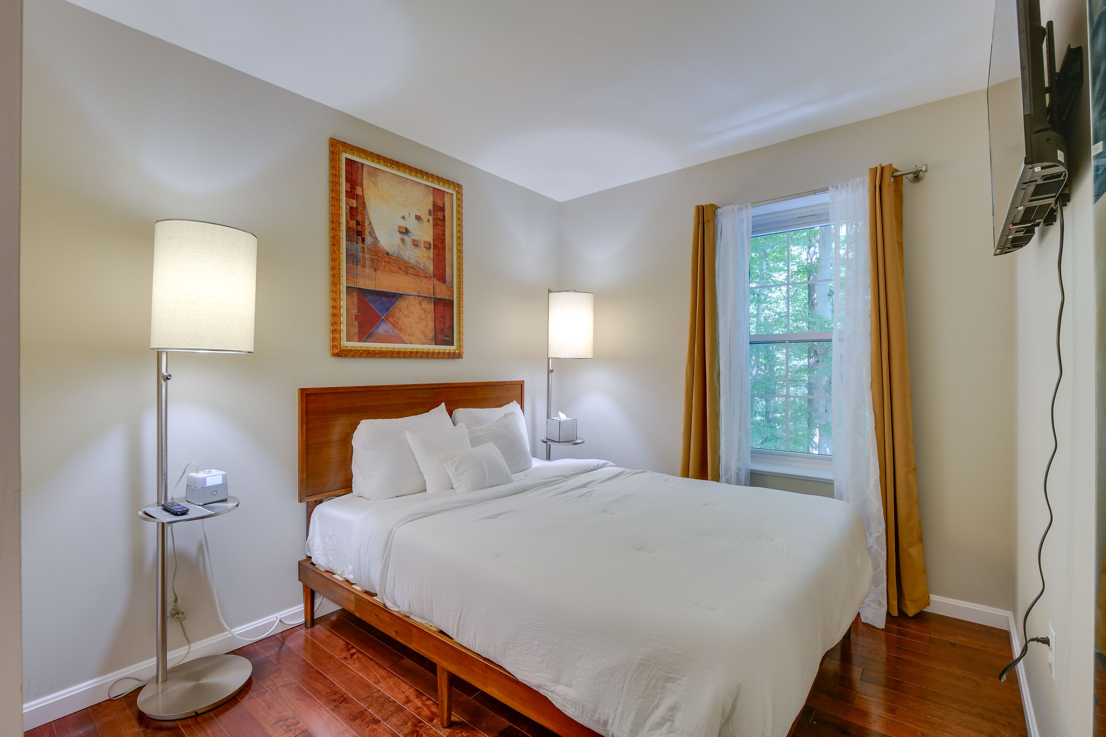 Bedroom 2 | Queen Bed | Smart TV