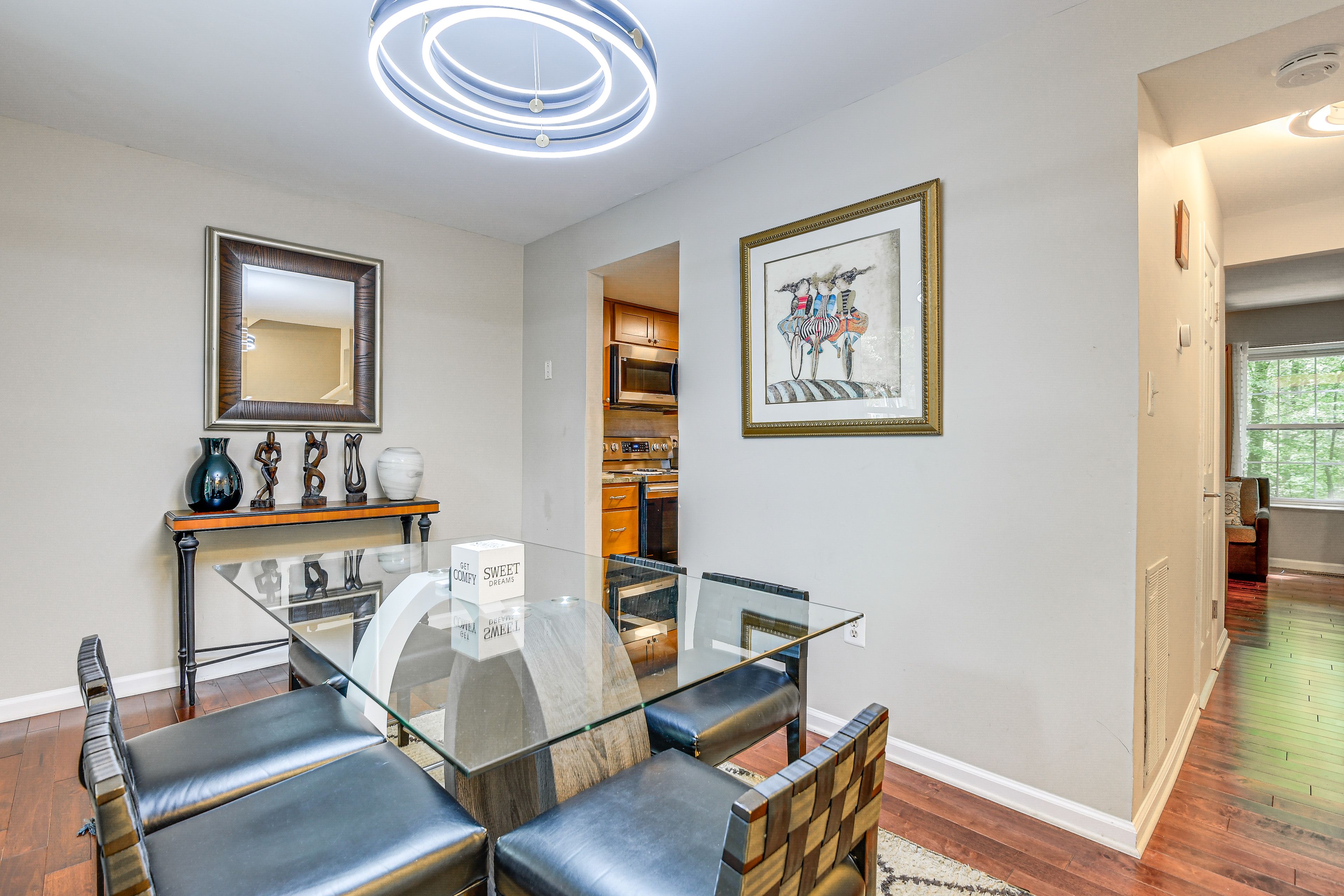 Dining Area | Free WiFi
