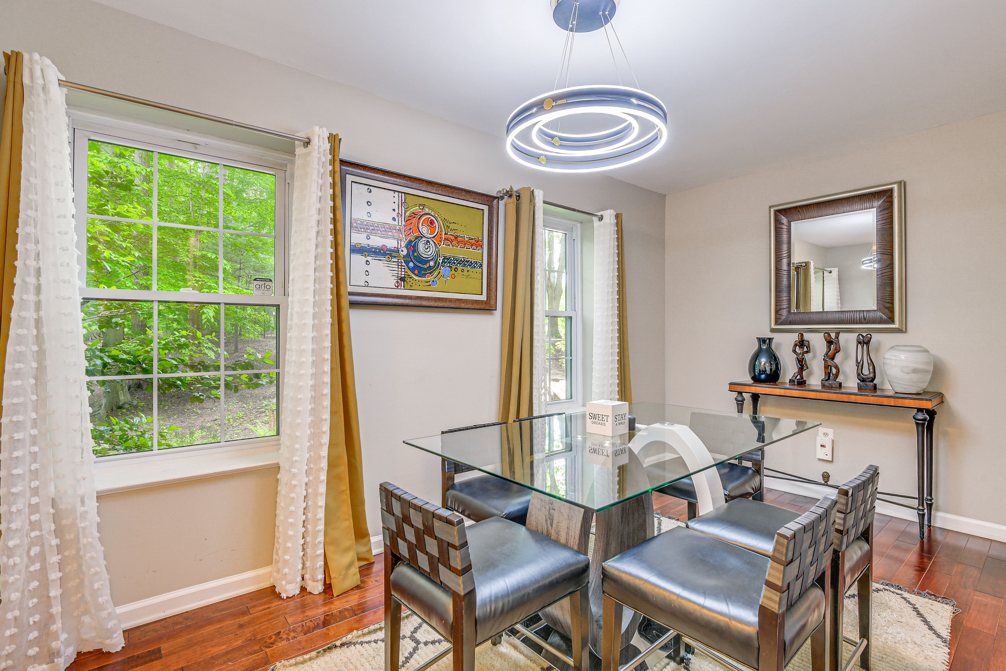 Dining Area | Free WiFi