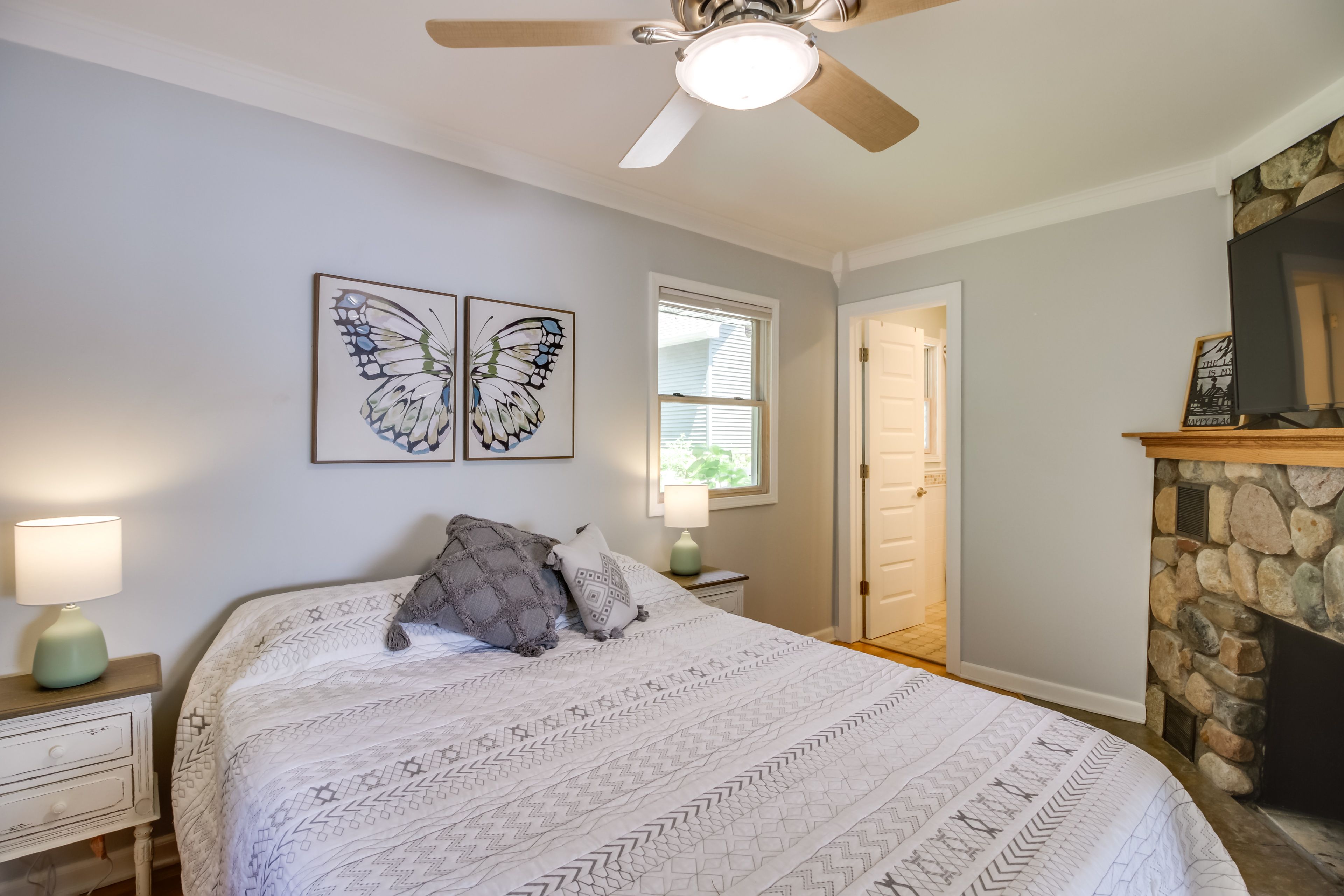 Bedroom 1 | Queen Bed | Linens & Towels | Smart TV | En-Suite Bathroom