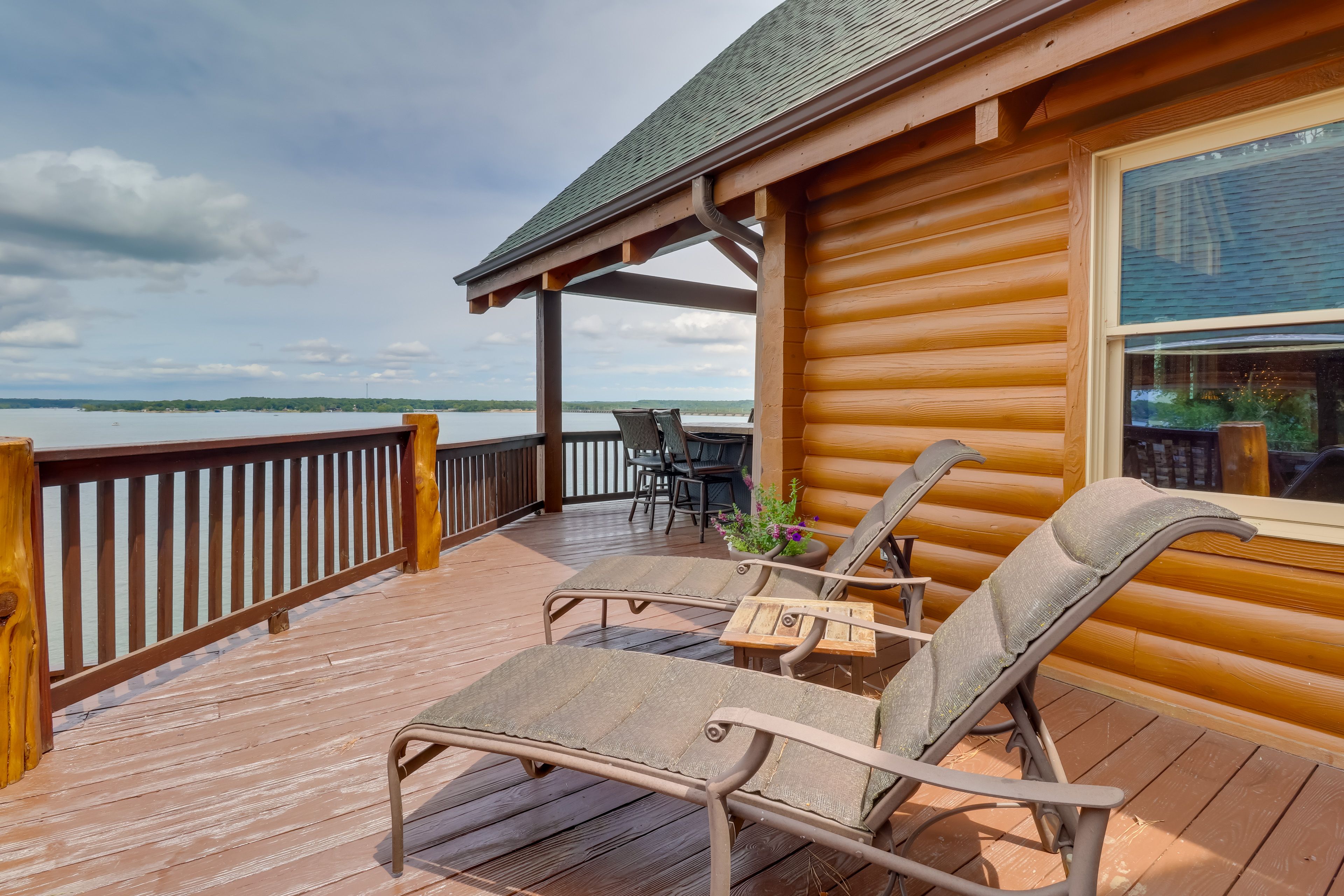 Private Deck | Outdoor Seating