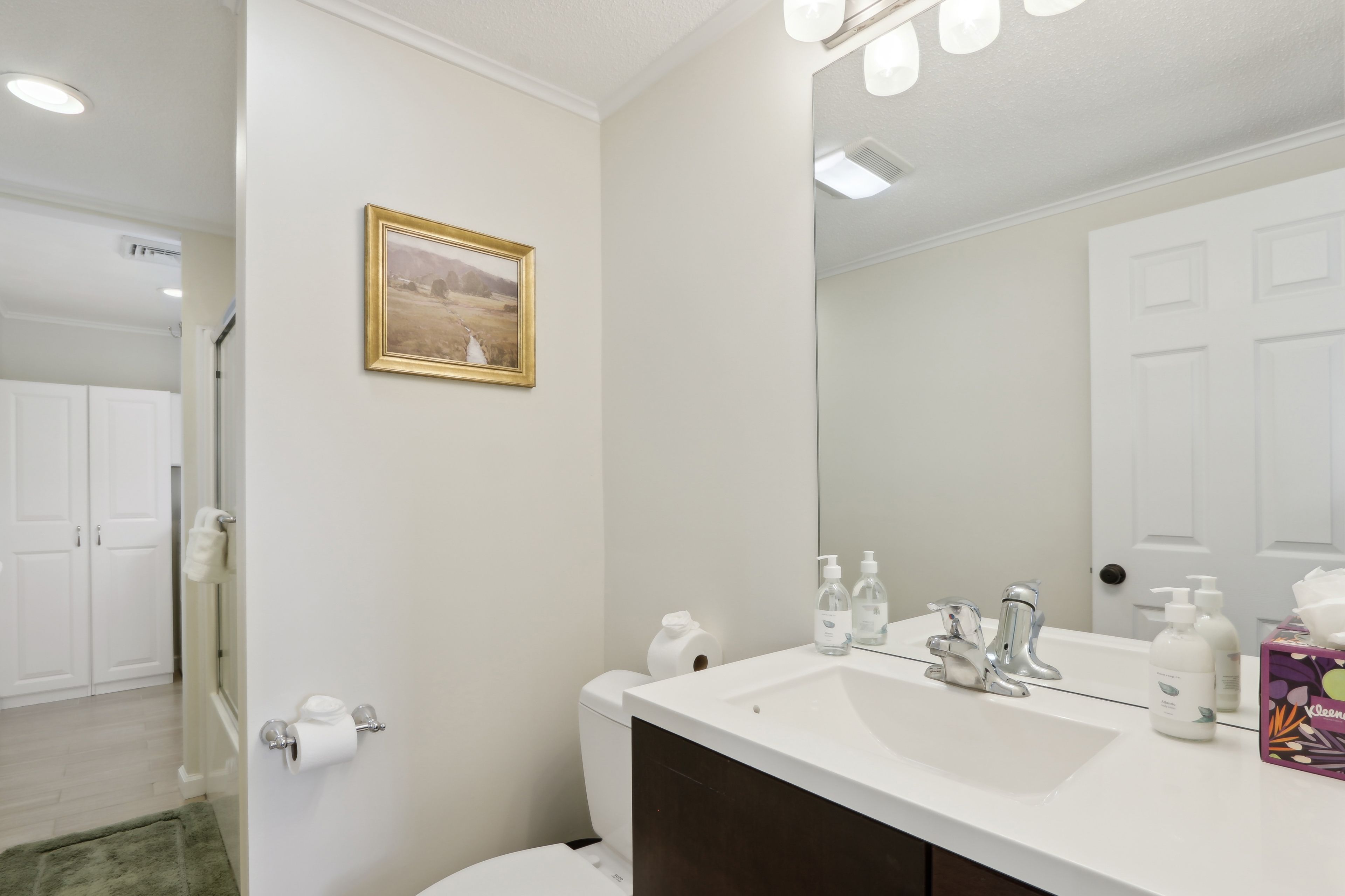 Full Bathroom | Complimentary Toiletries | Towels Provided | Washer/Dryer