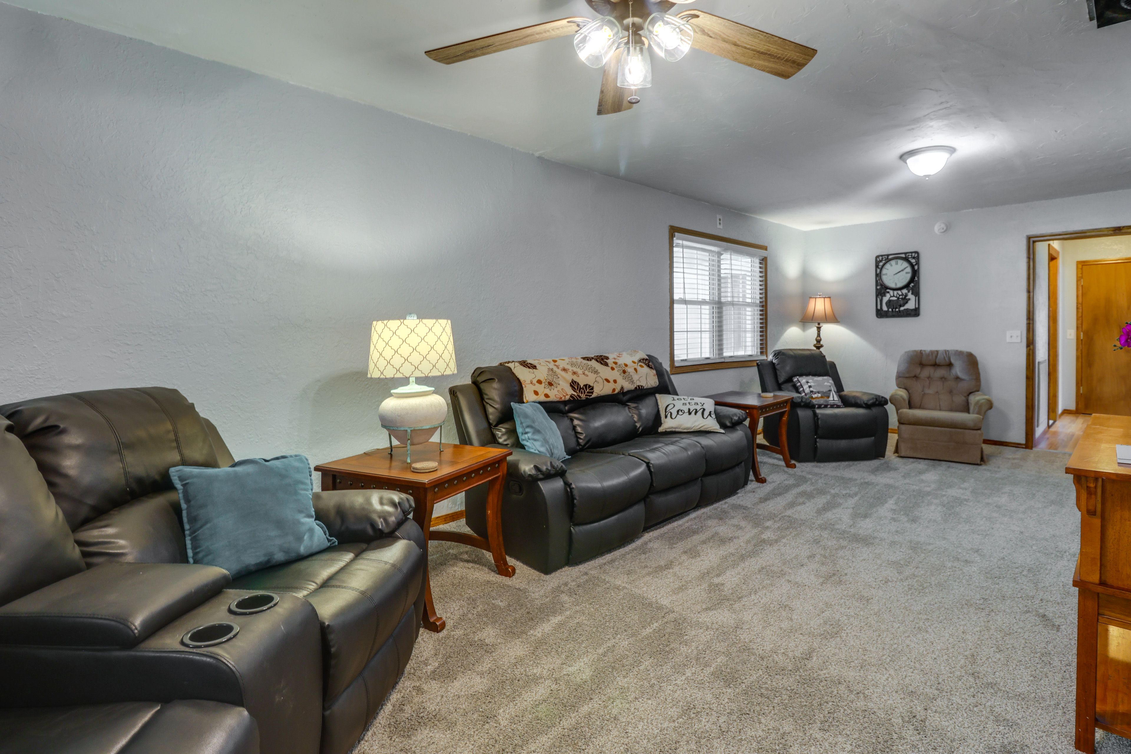 Living Room | Smart TV | Free WiFi