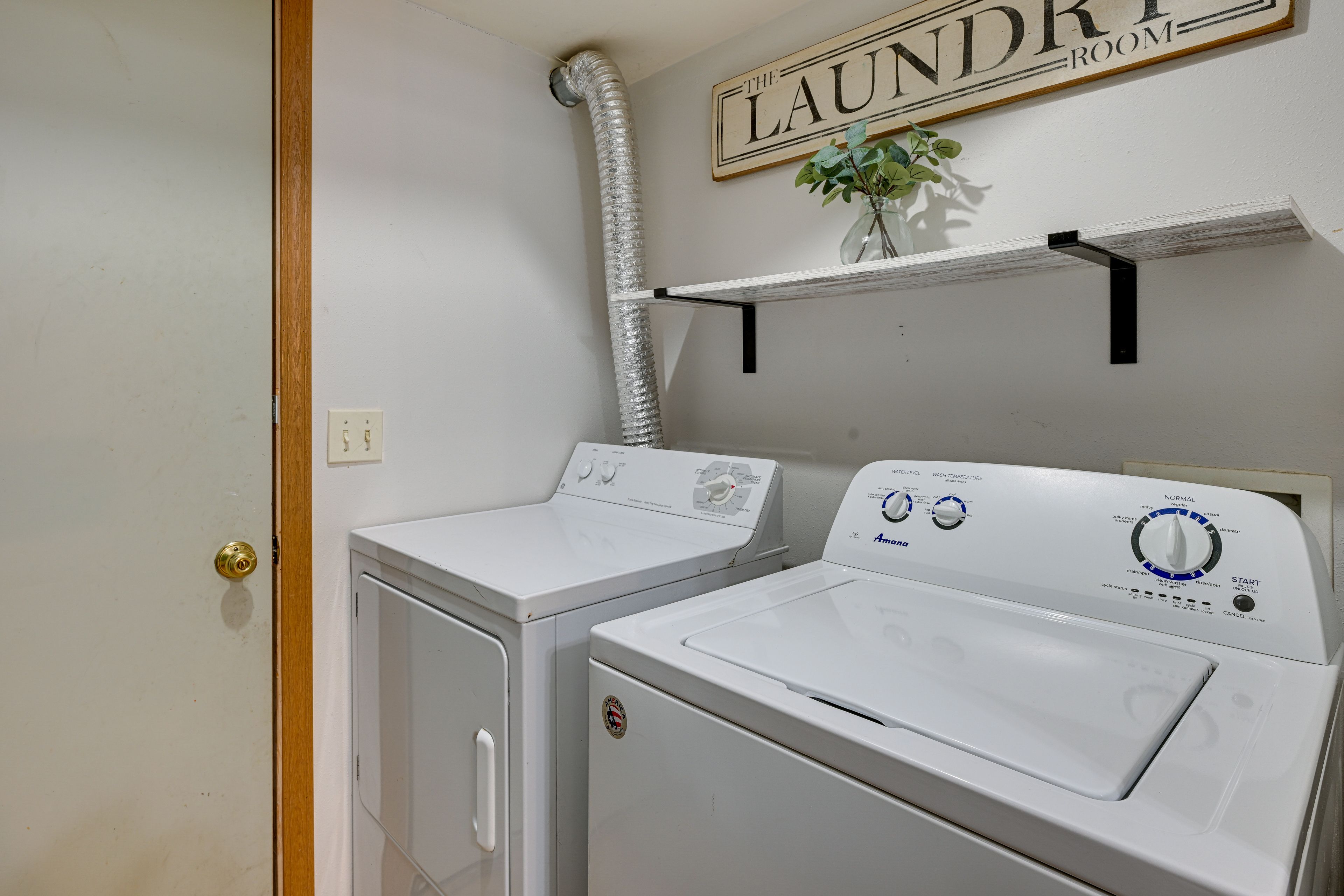 Laundry | Detergent Provided