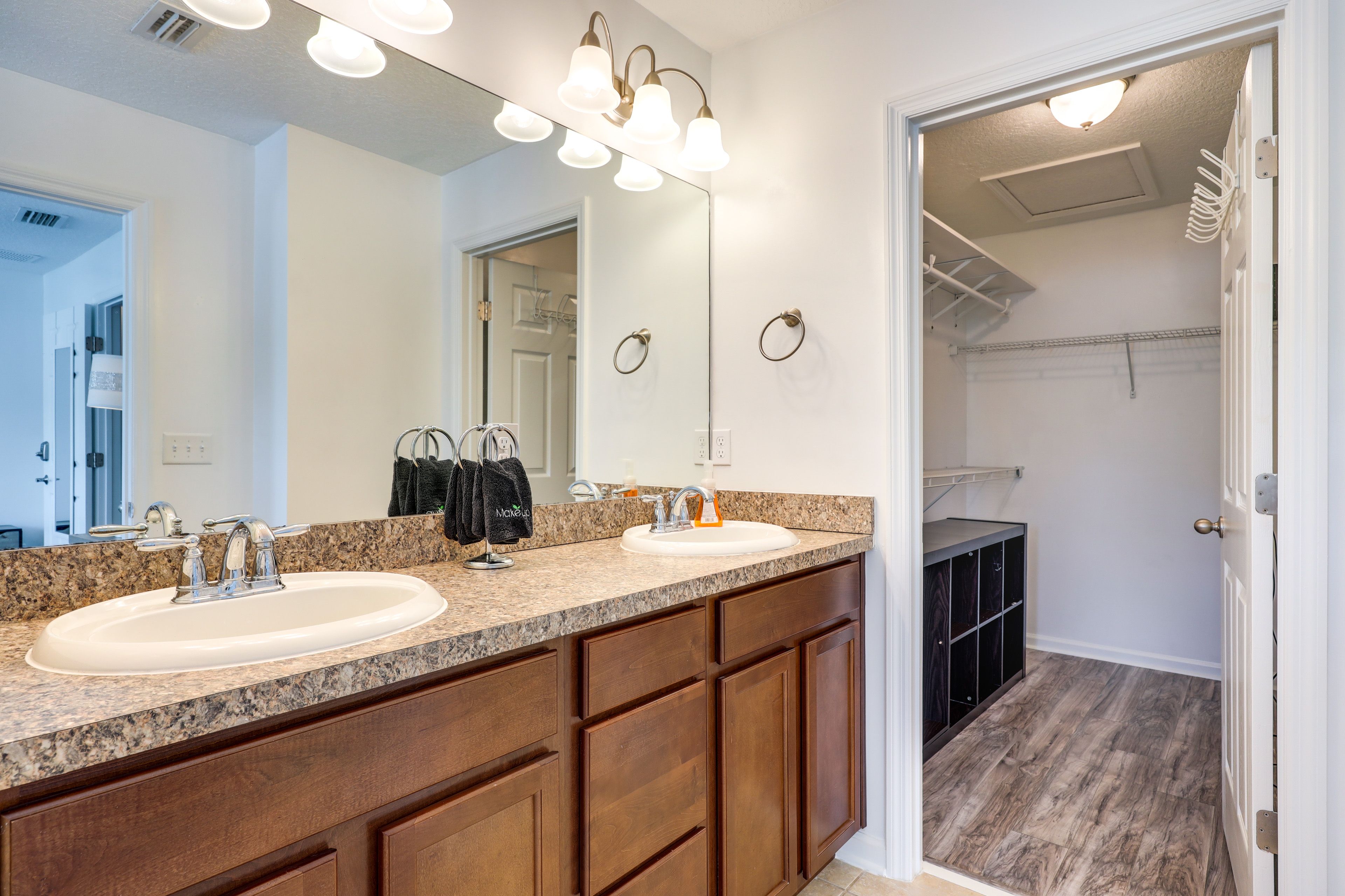 En-Suite Bathroom | Walk-In Closet | Complimentary Toiletries | Towels Provided
