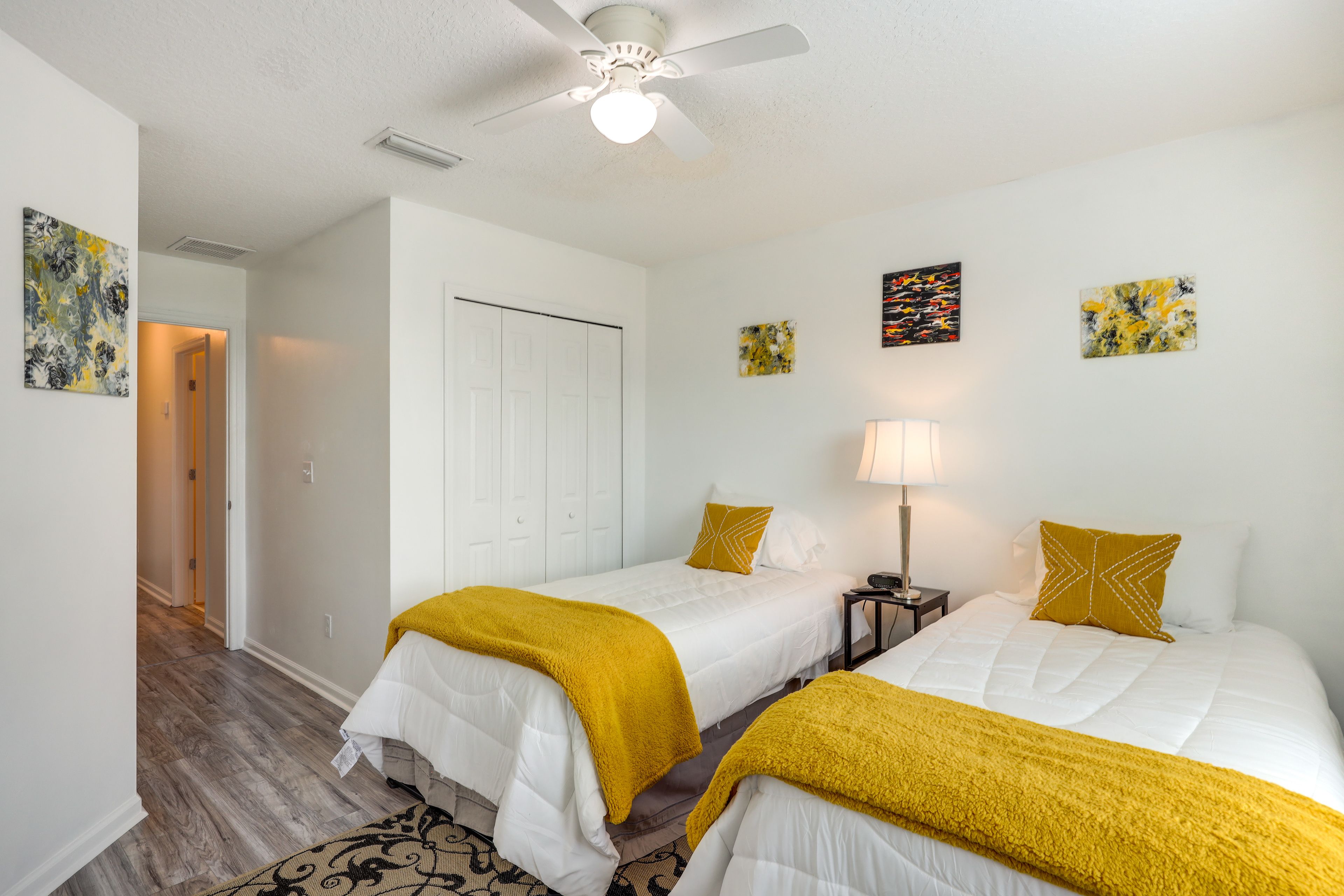 Bedroom 3 | 2 Twin Beds | TV