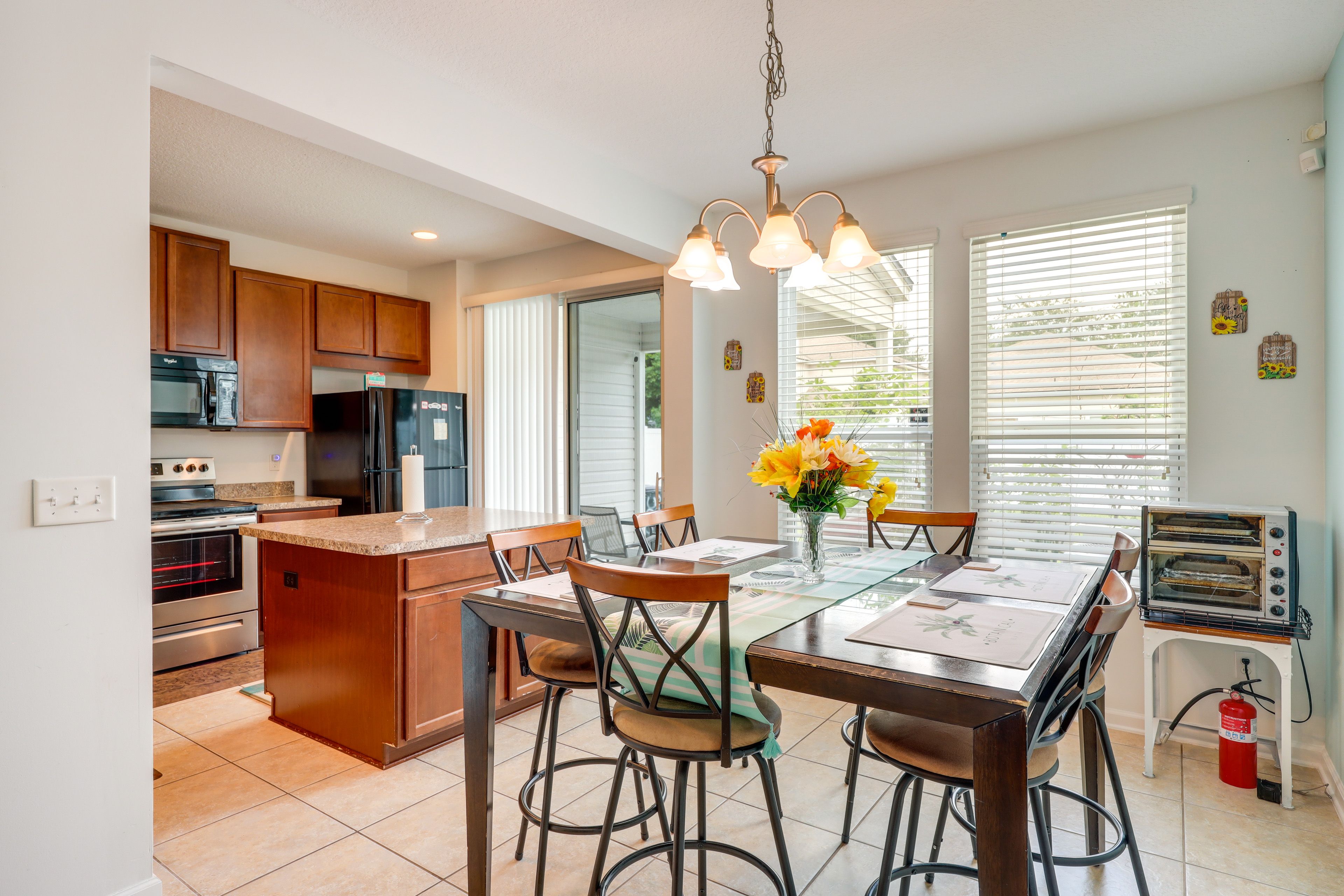 Dining Area | Free WiFi | Dishware & Flatware | Central A/C