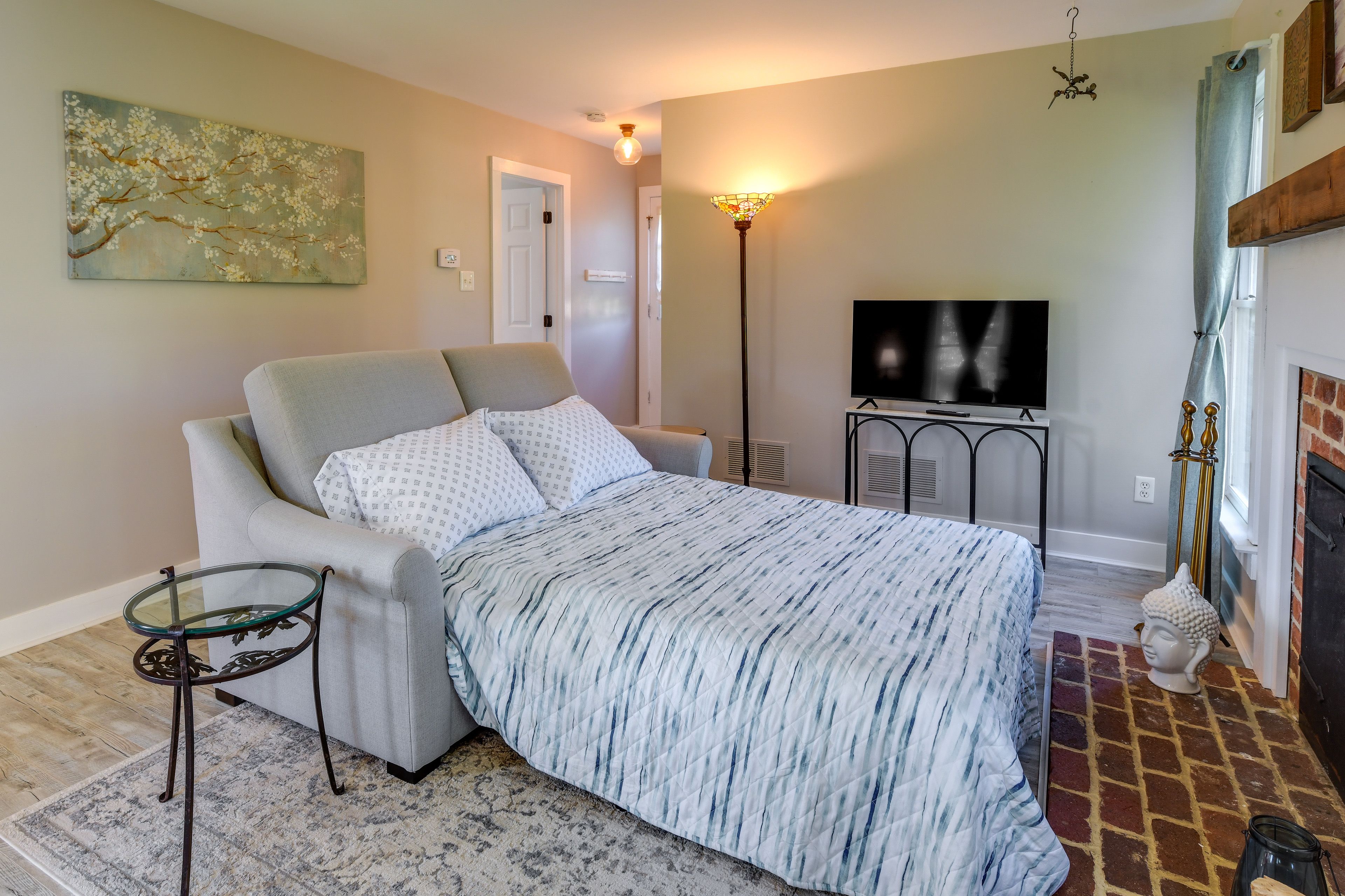 Living Room | Full Sleeper Sofa | Free WiFi