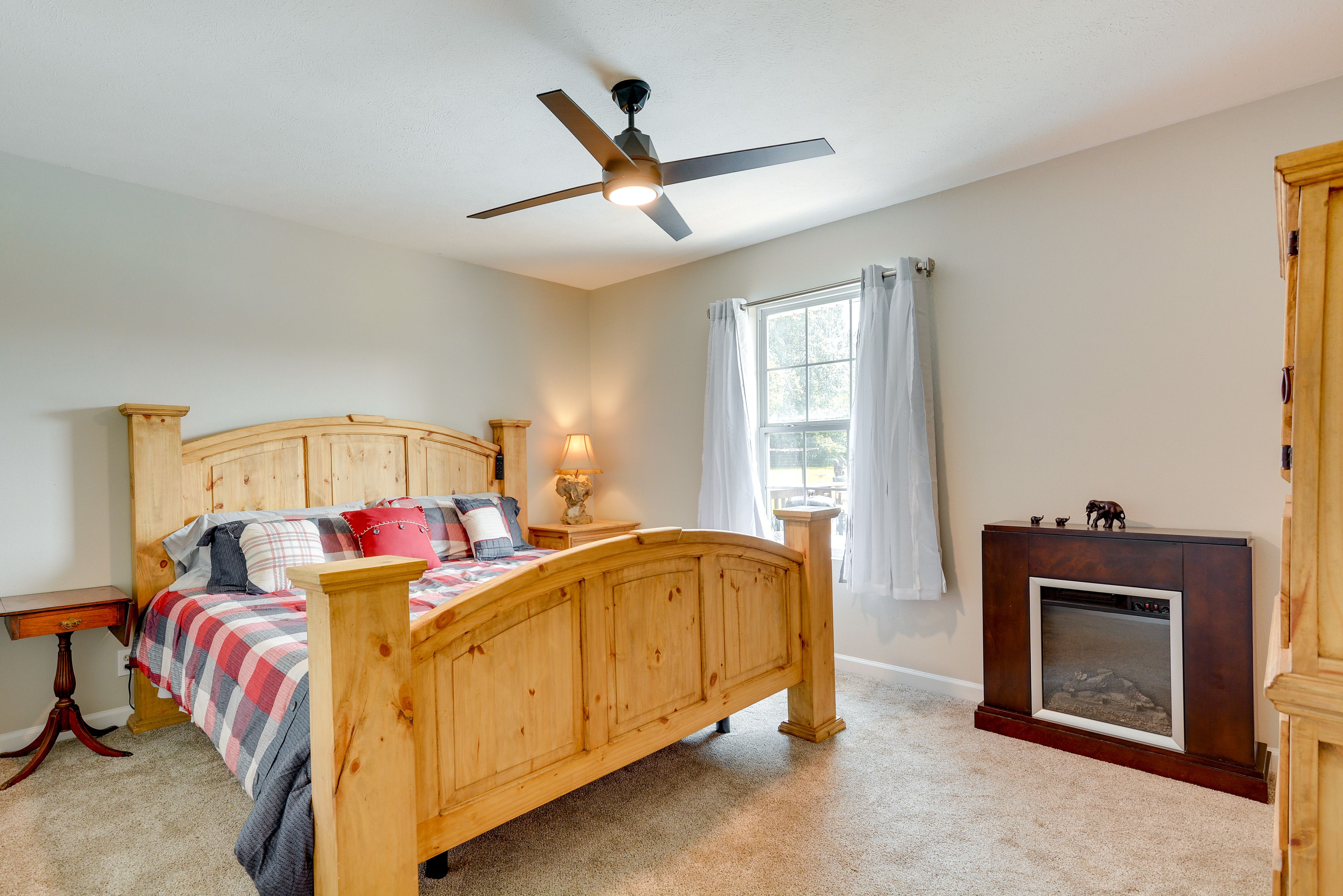 Bedroom 1 | King Bed