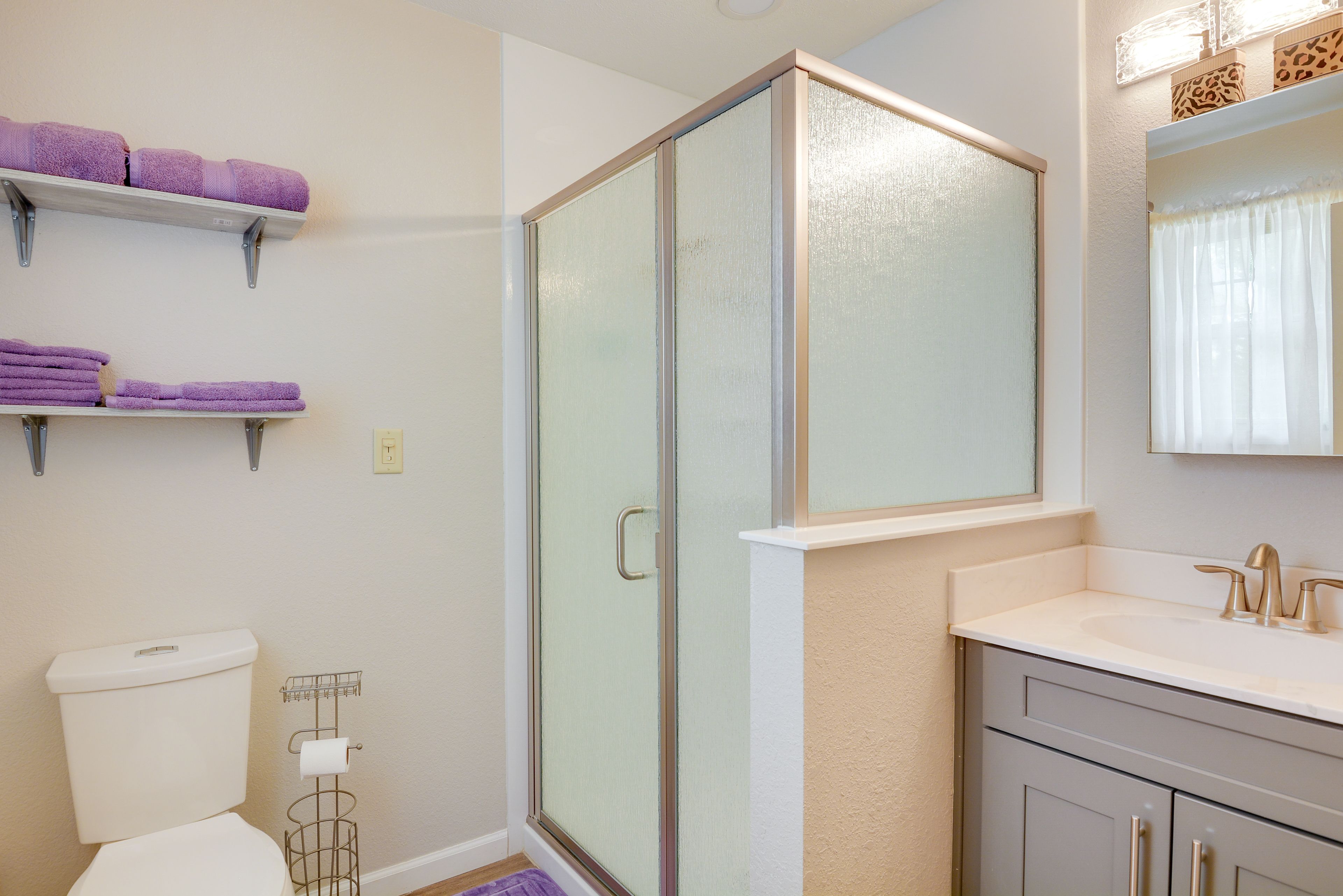 En-Suite Bathroom | Complimentary Toiletries | Hair Dryer