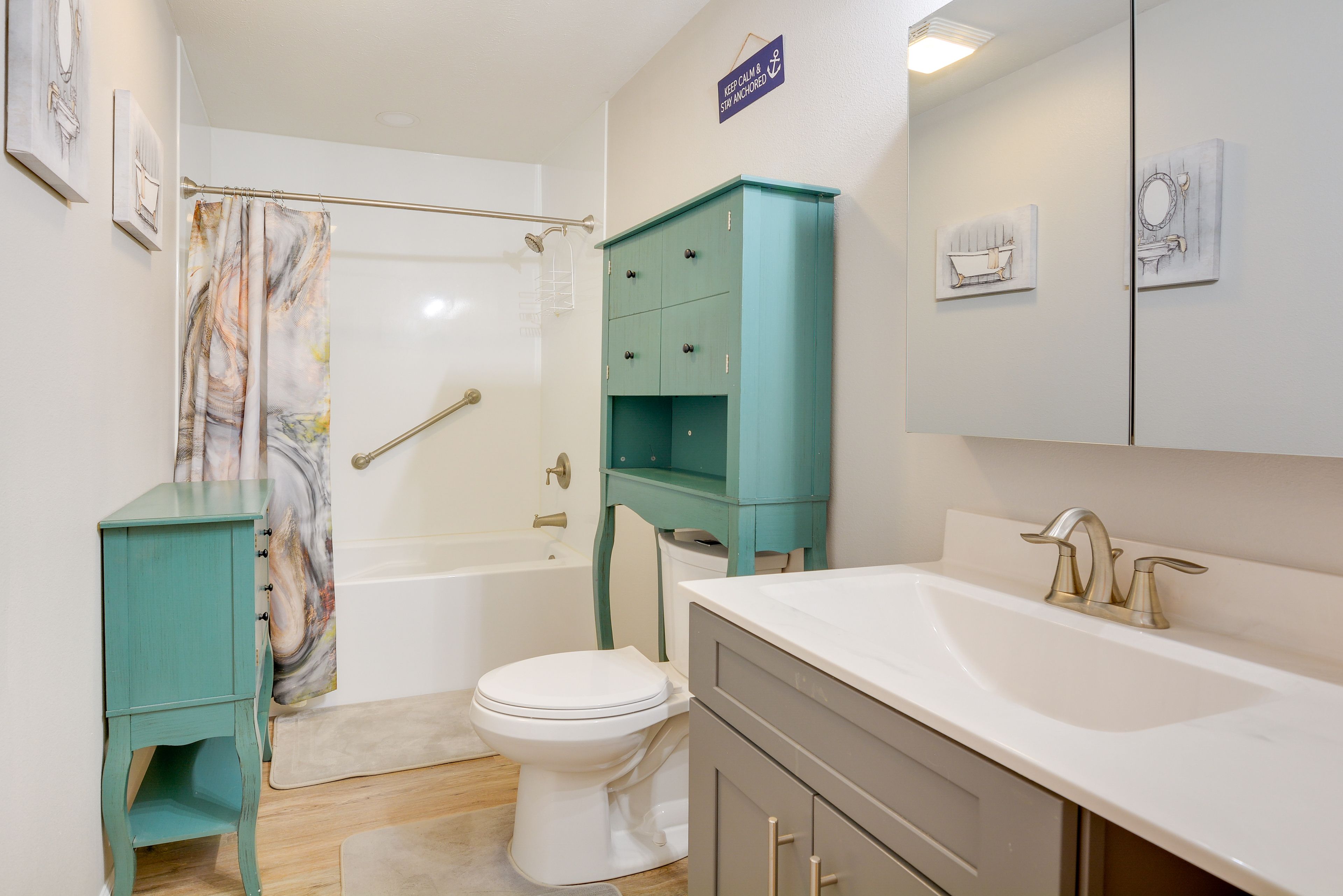 Full Bathroom | Complimentary Toiletries | Hair Dryer