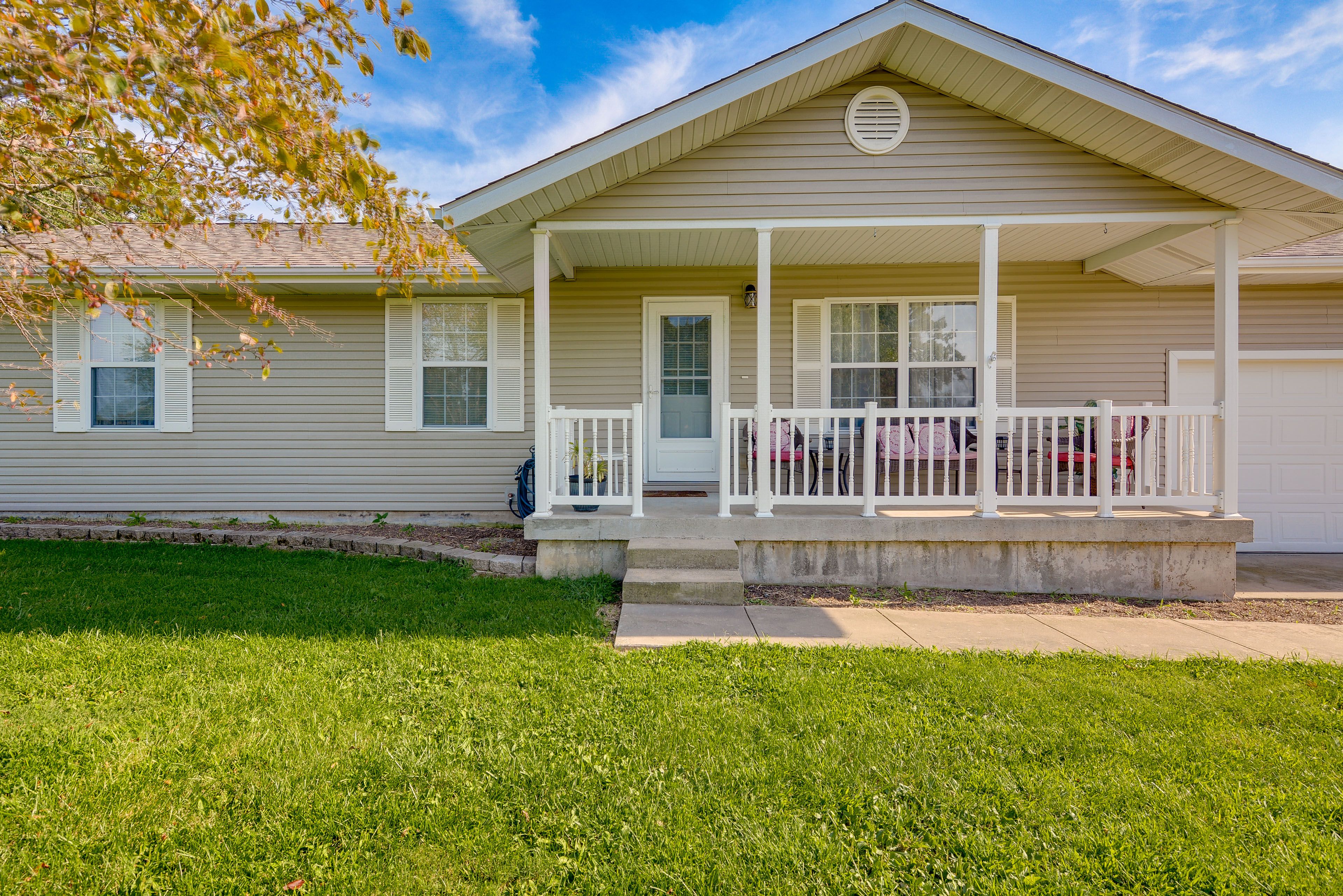 Strafford Vacation Rental | 3BR | 2BA | 4 Steps Required | 1,300 Sq Ft