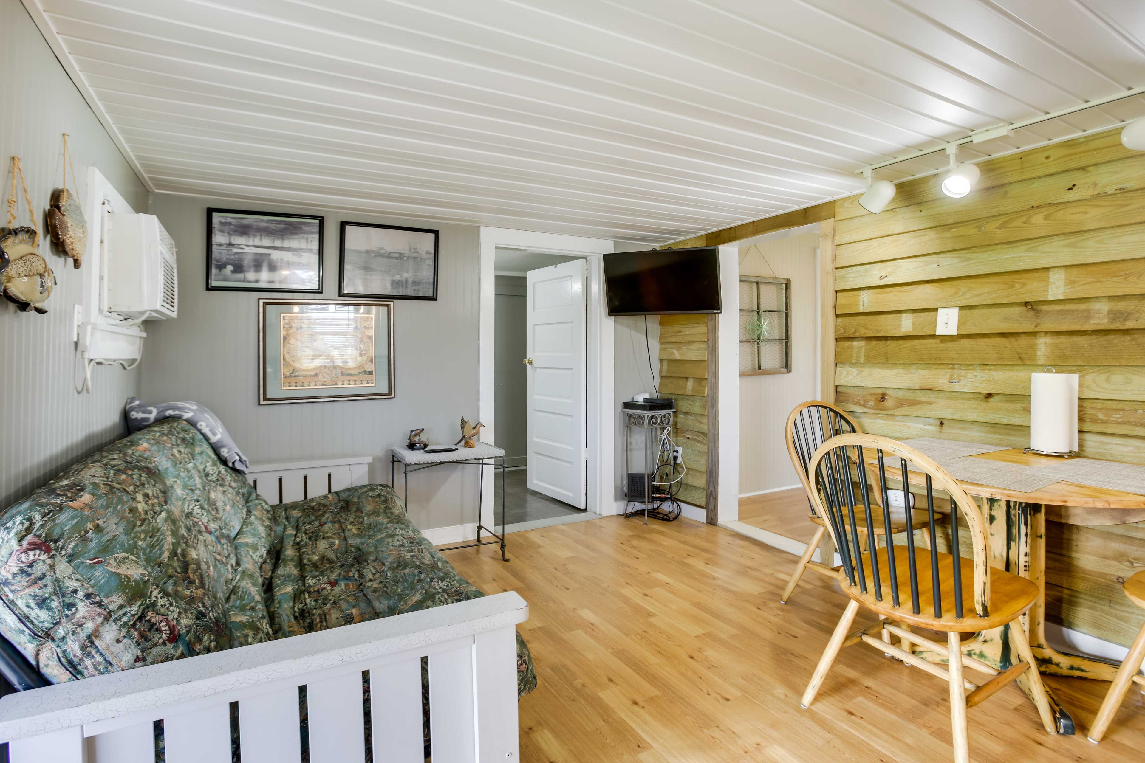 Living Room | Full Futon | Smart TV