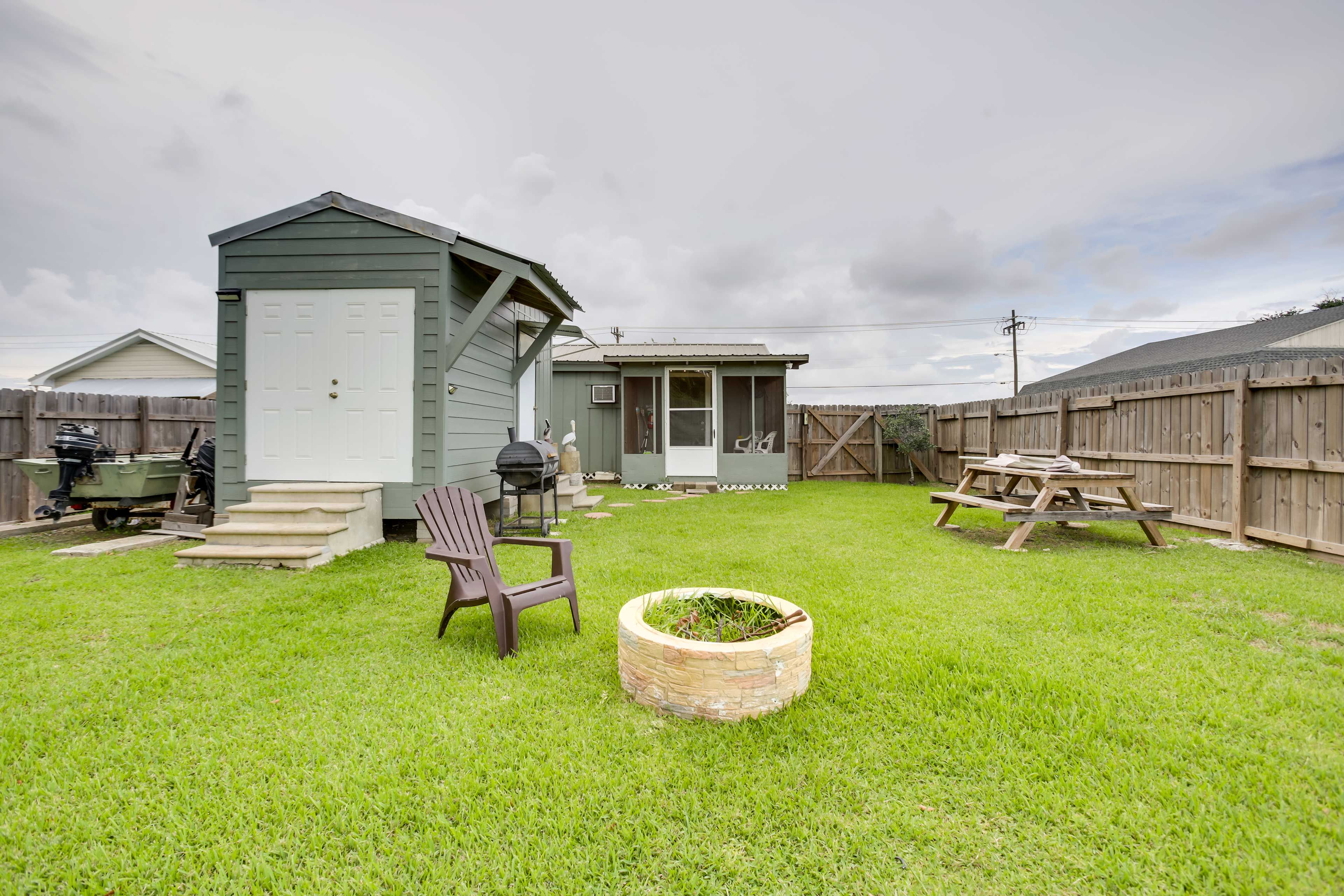 Private Backyard | Pet Friendly w/ Fee