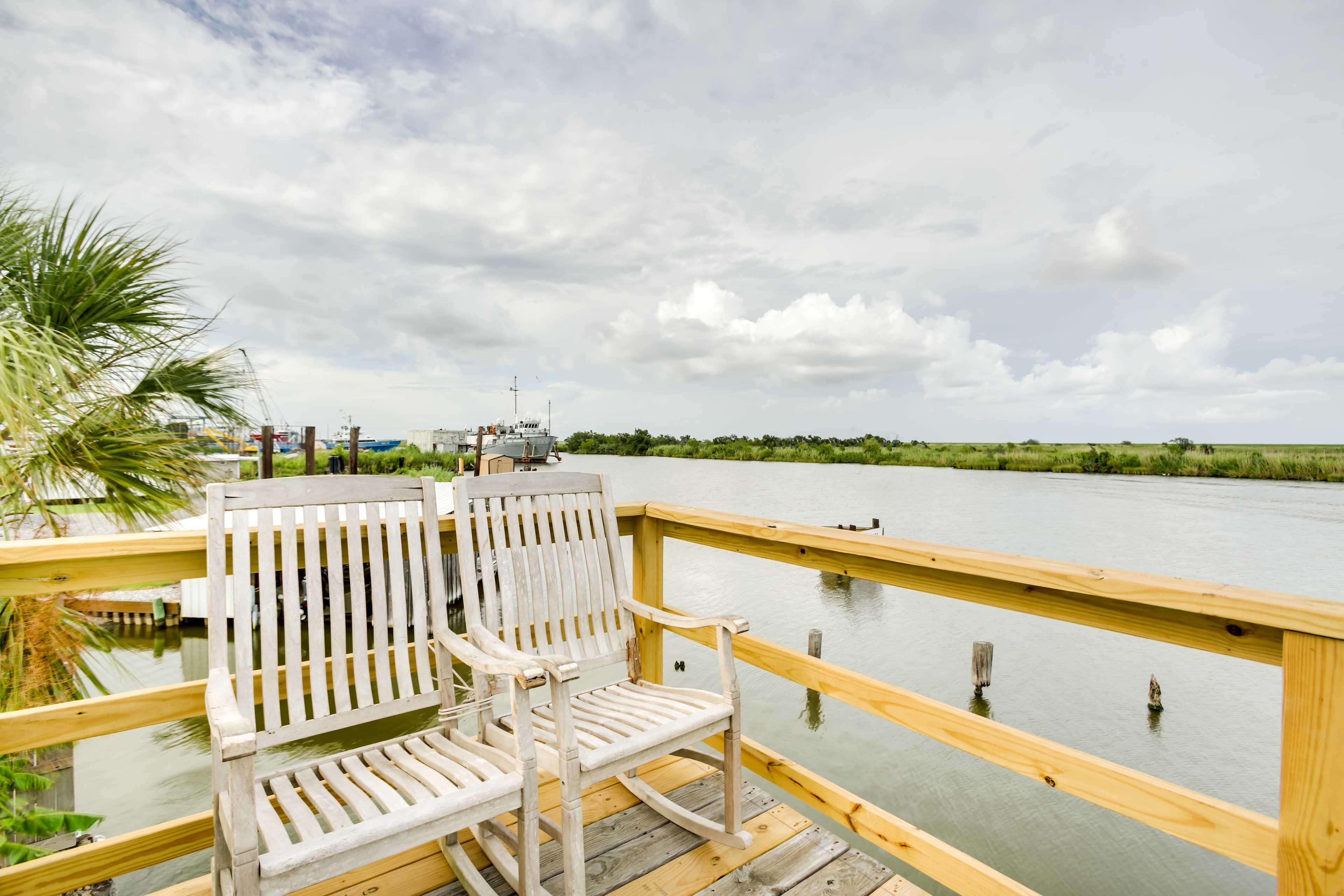 Private Deck | Bayou Views