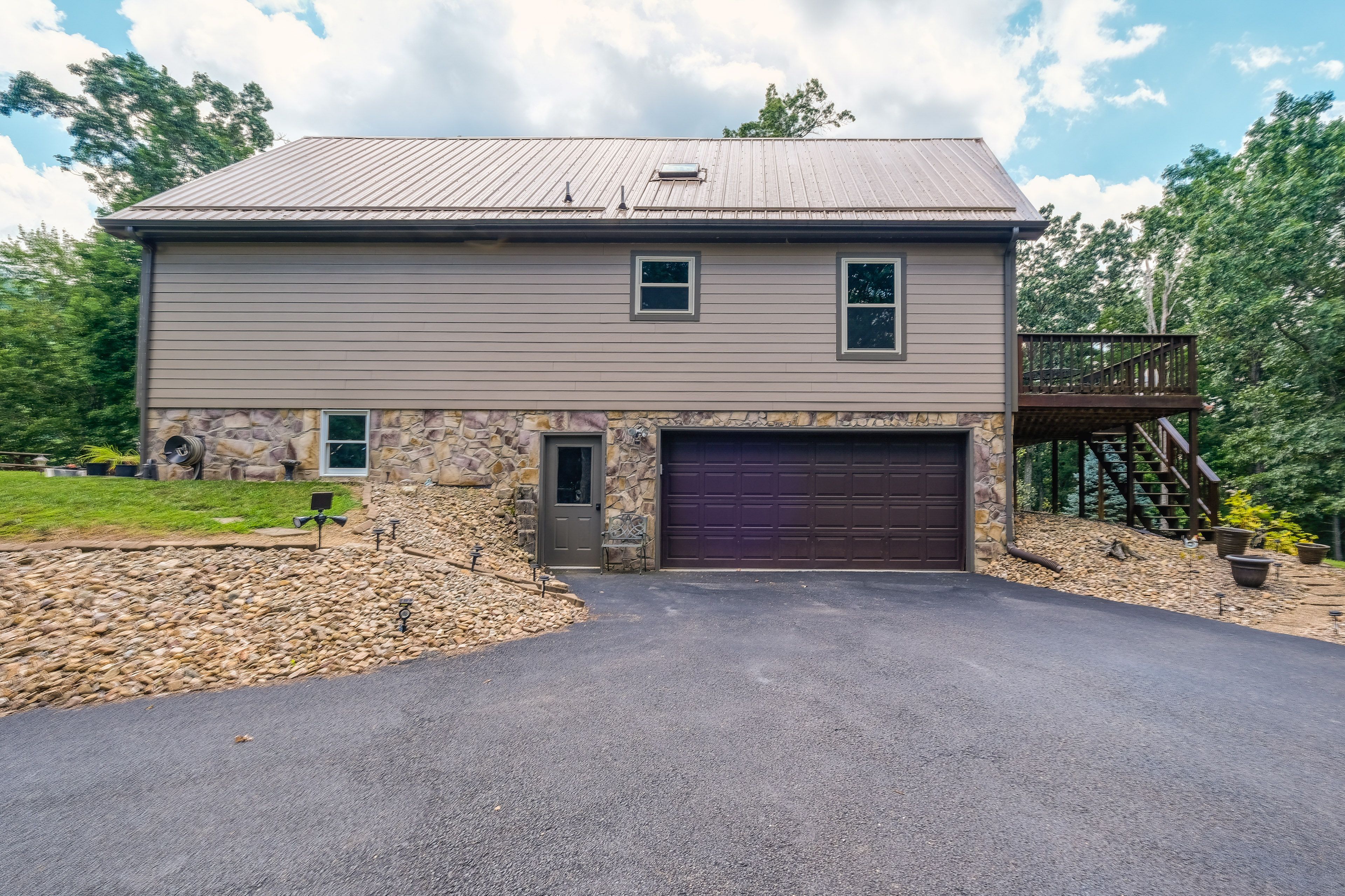 Parking | Driveway (3 Vehicles) | Garage (1 Vehicle) | RV/Trailer Parking