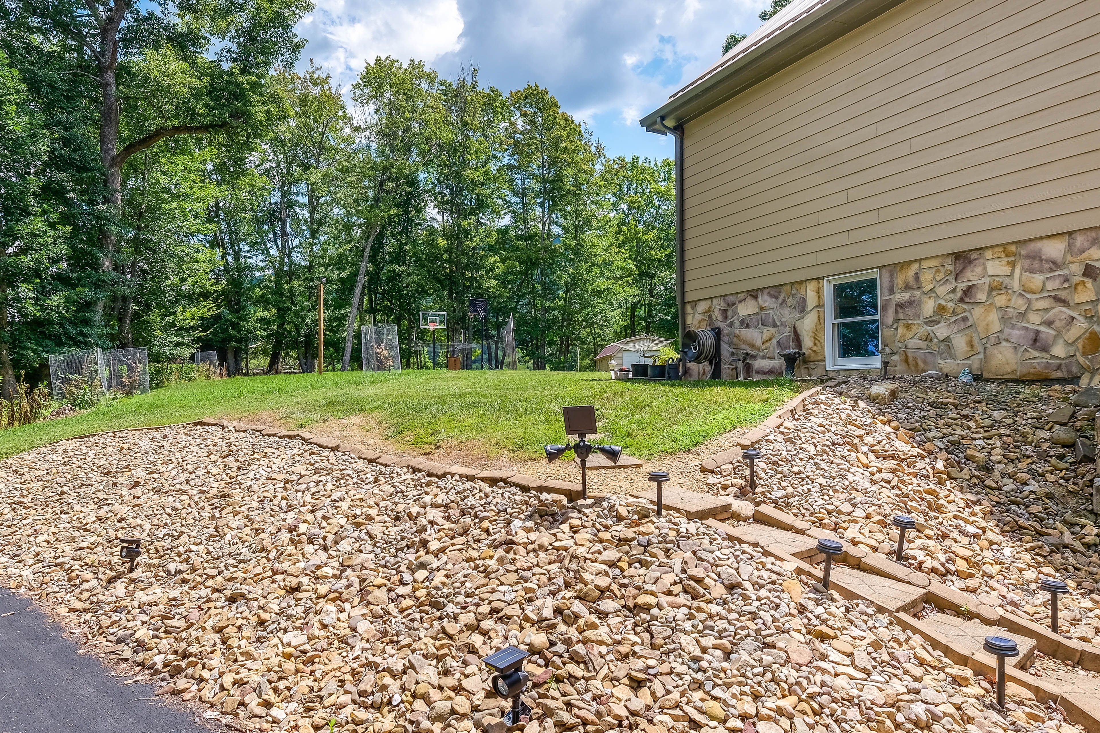 Shared Yard Area