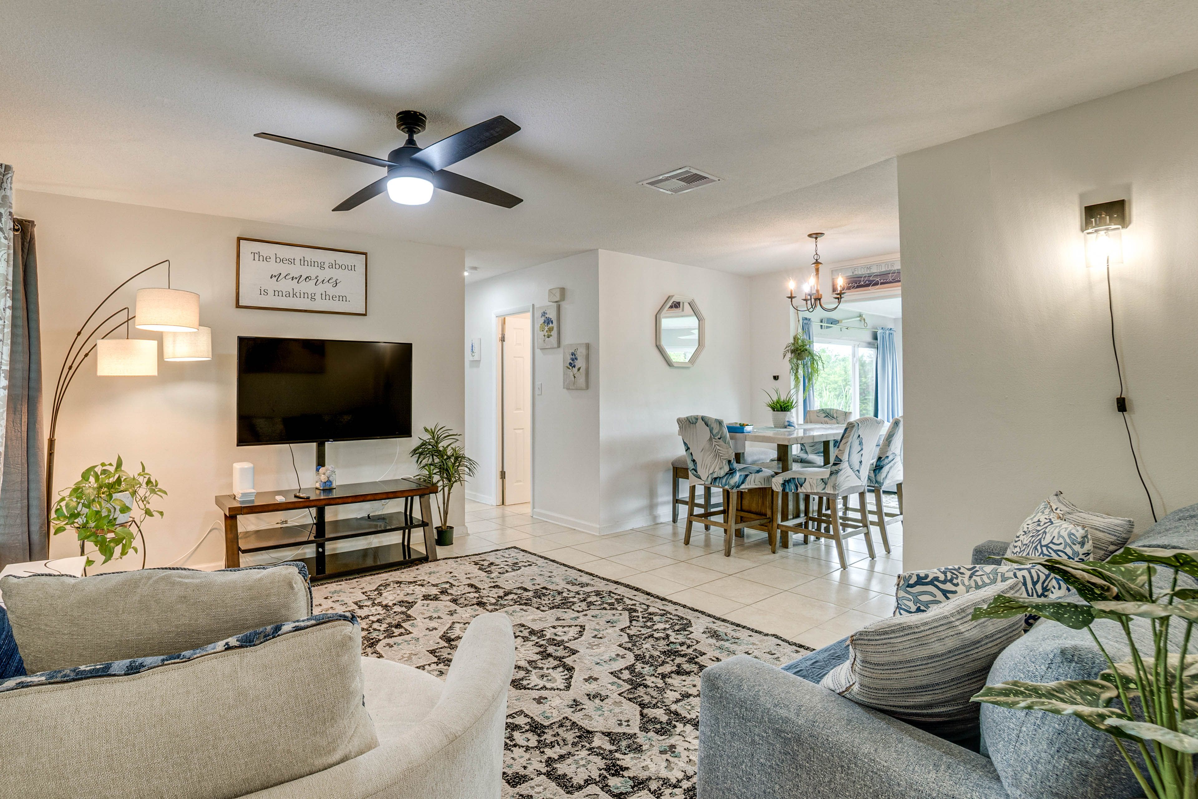 Living Room | Free WiFi | Smart TV | Central Heating & A/C | Double Sleeper Sofa