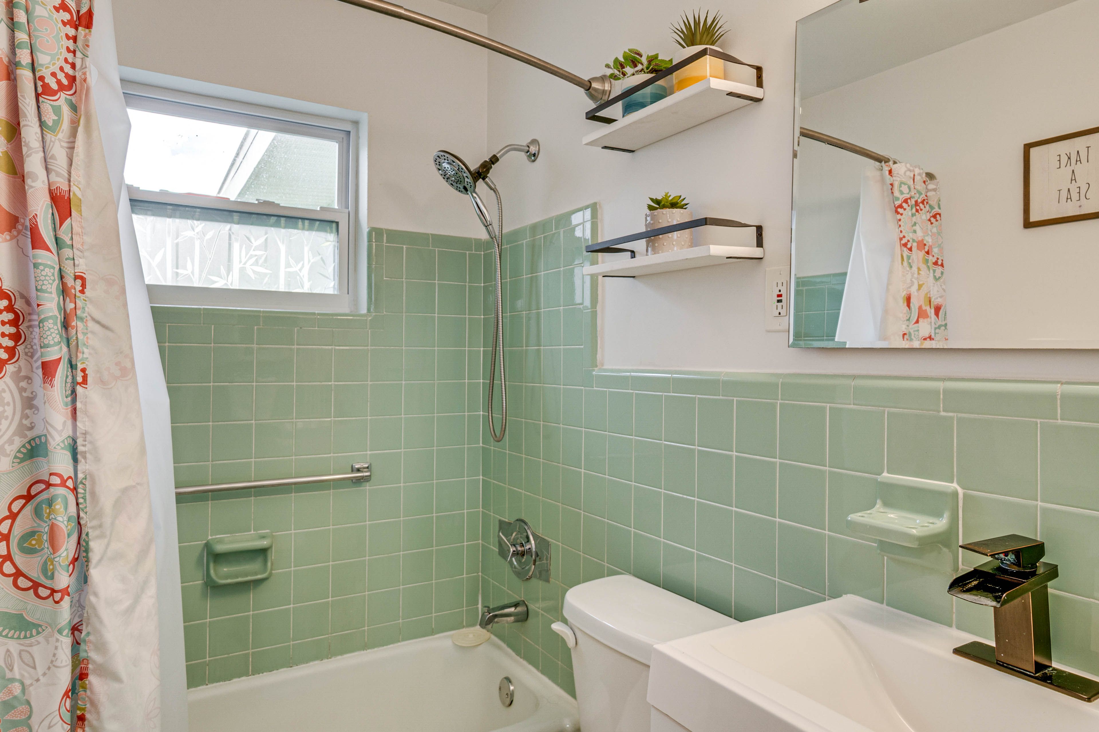 En-Suite Bathroom | Complimentary Toiletries