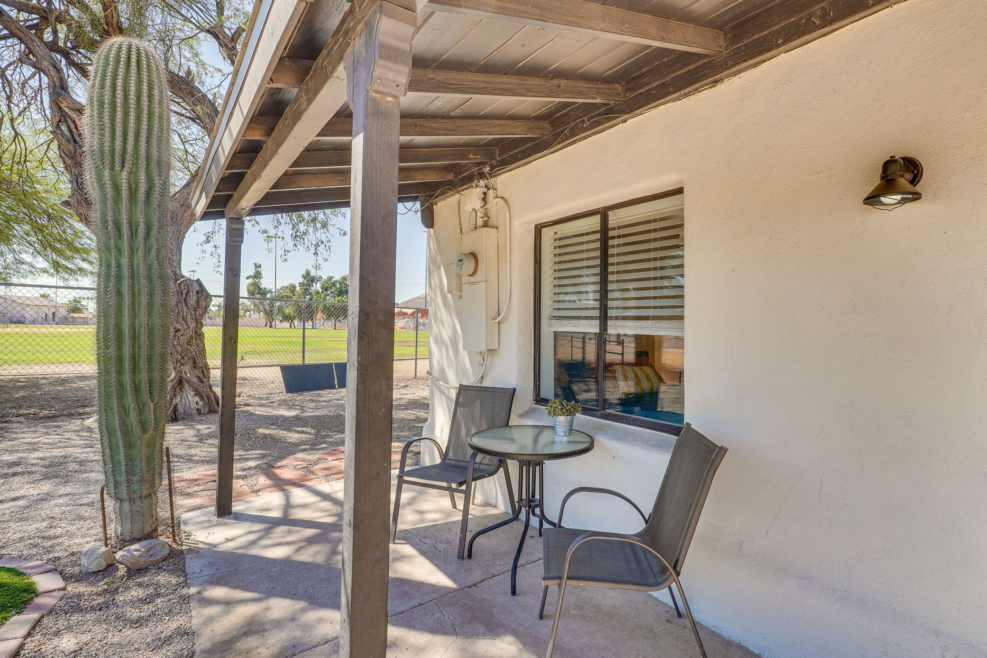 Front Porch w/ Seating