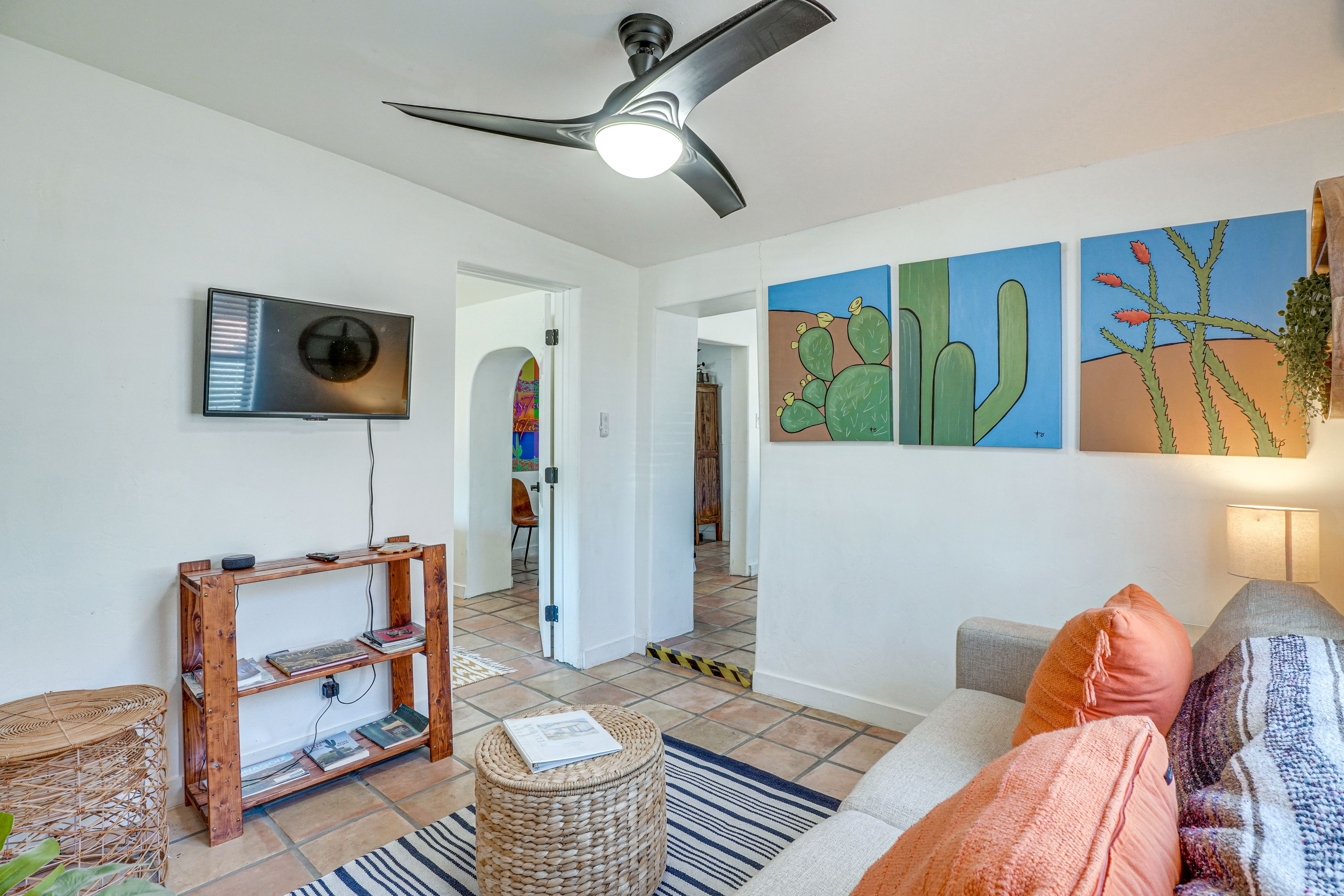 Studio Interior | Sleeper Sofa | Free WiFi | Smart TV