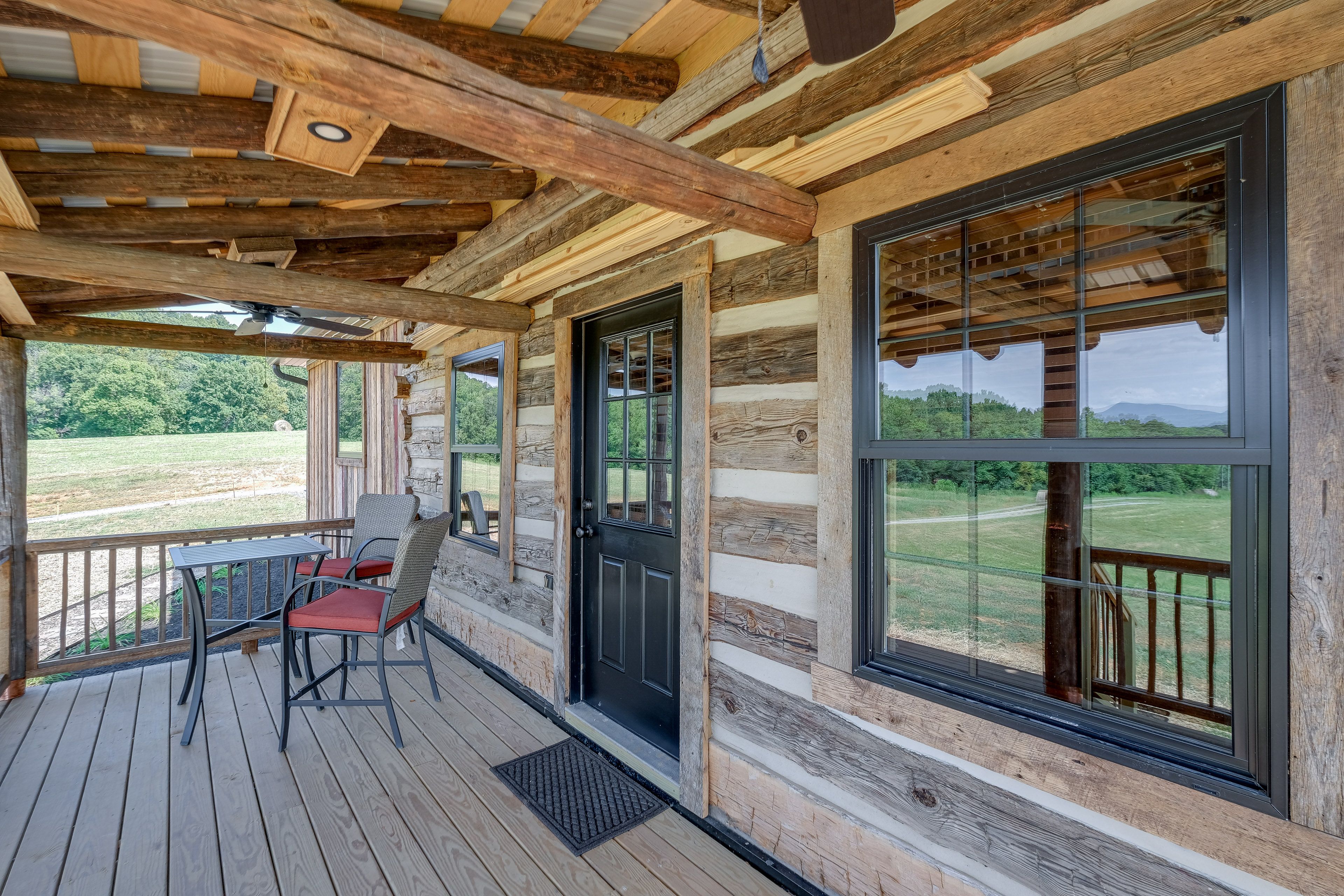 Covered Porch | Outdoor Dining