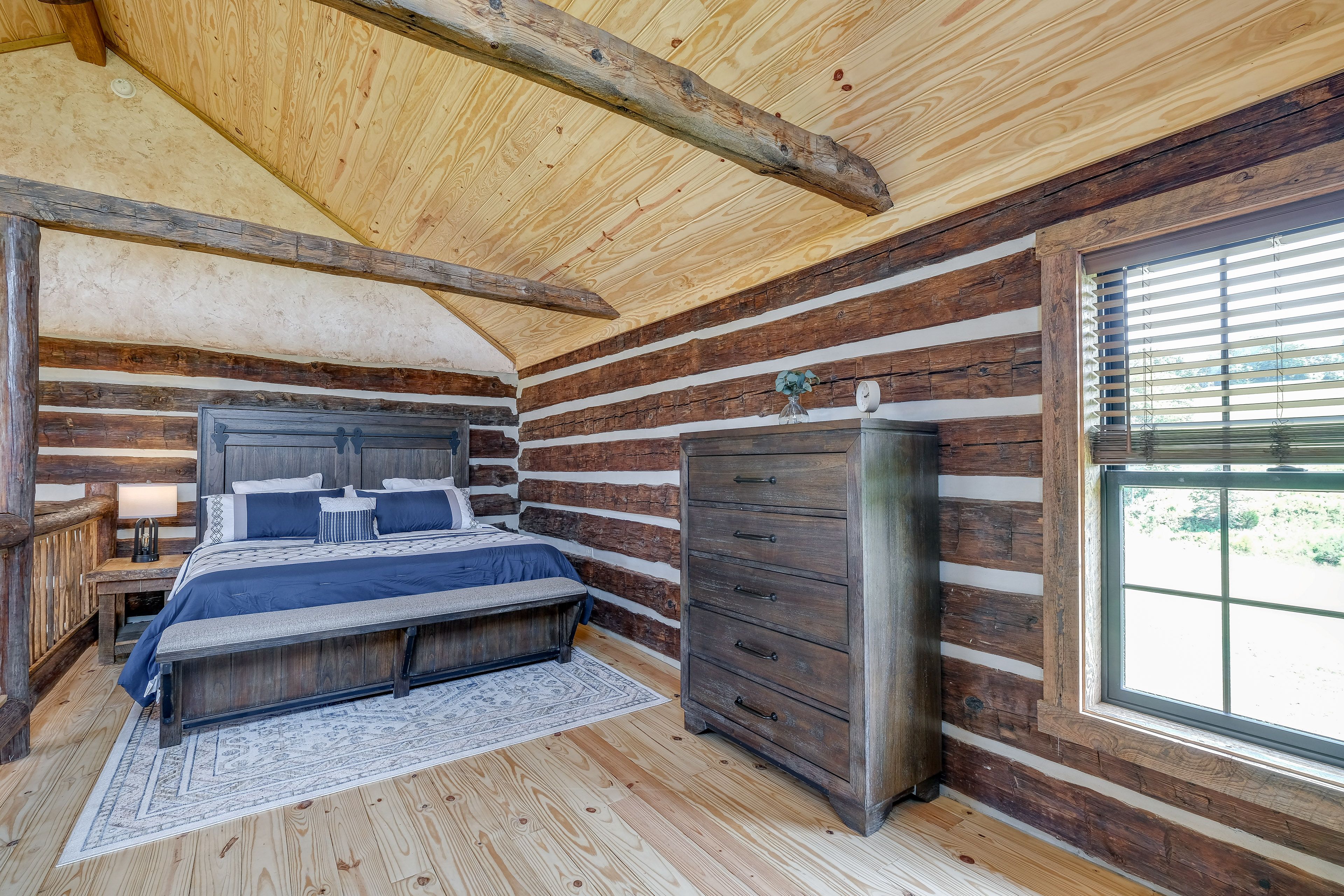 Bedroom (Loft) | 2nd Floor | King Bed | Linens Provided