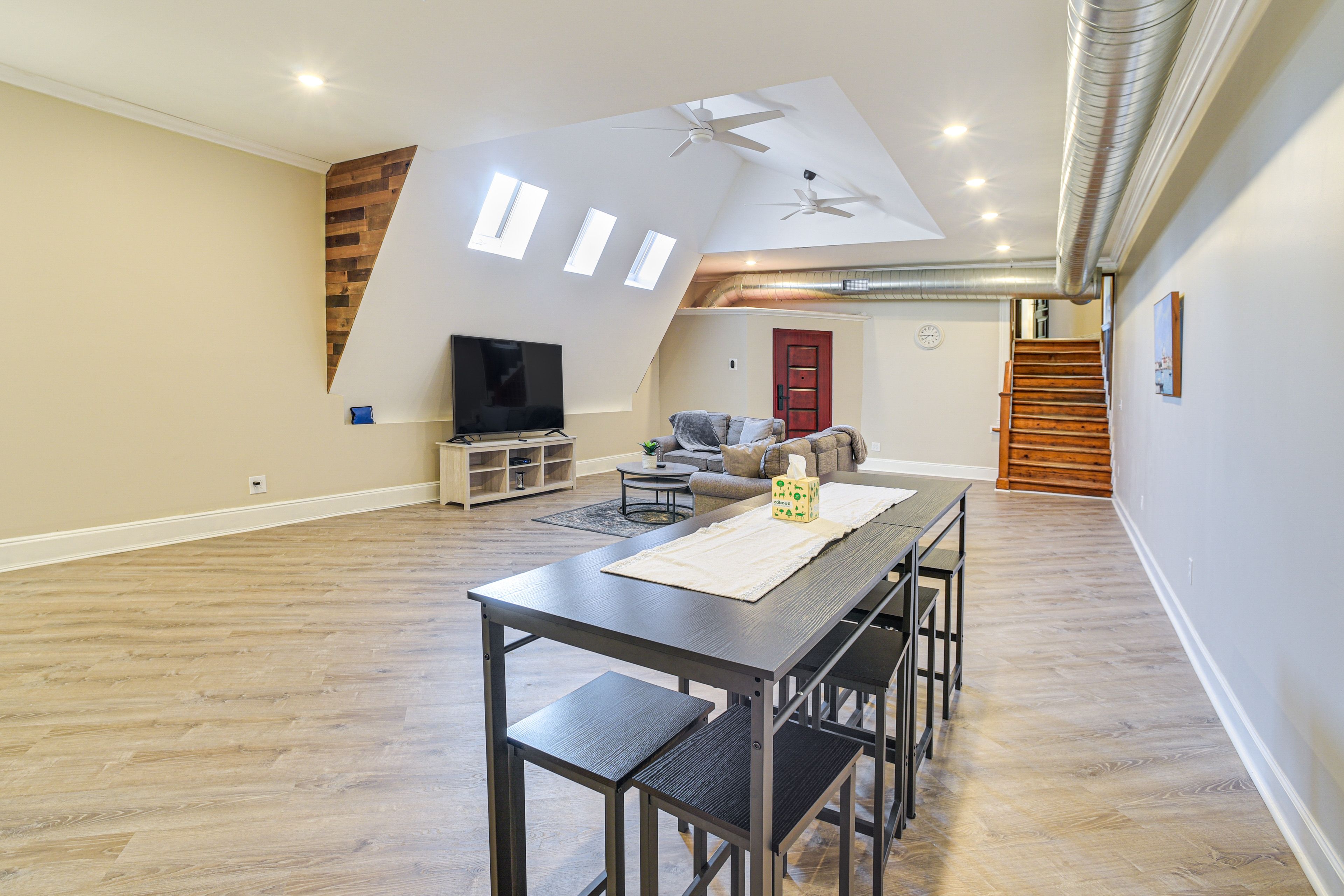 Dining Area | Dishware & Flatware Provided