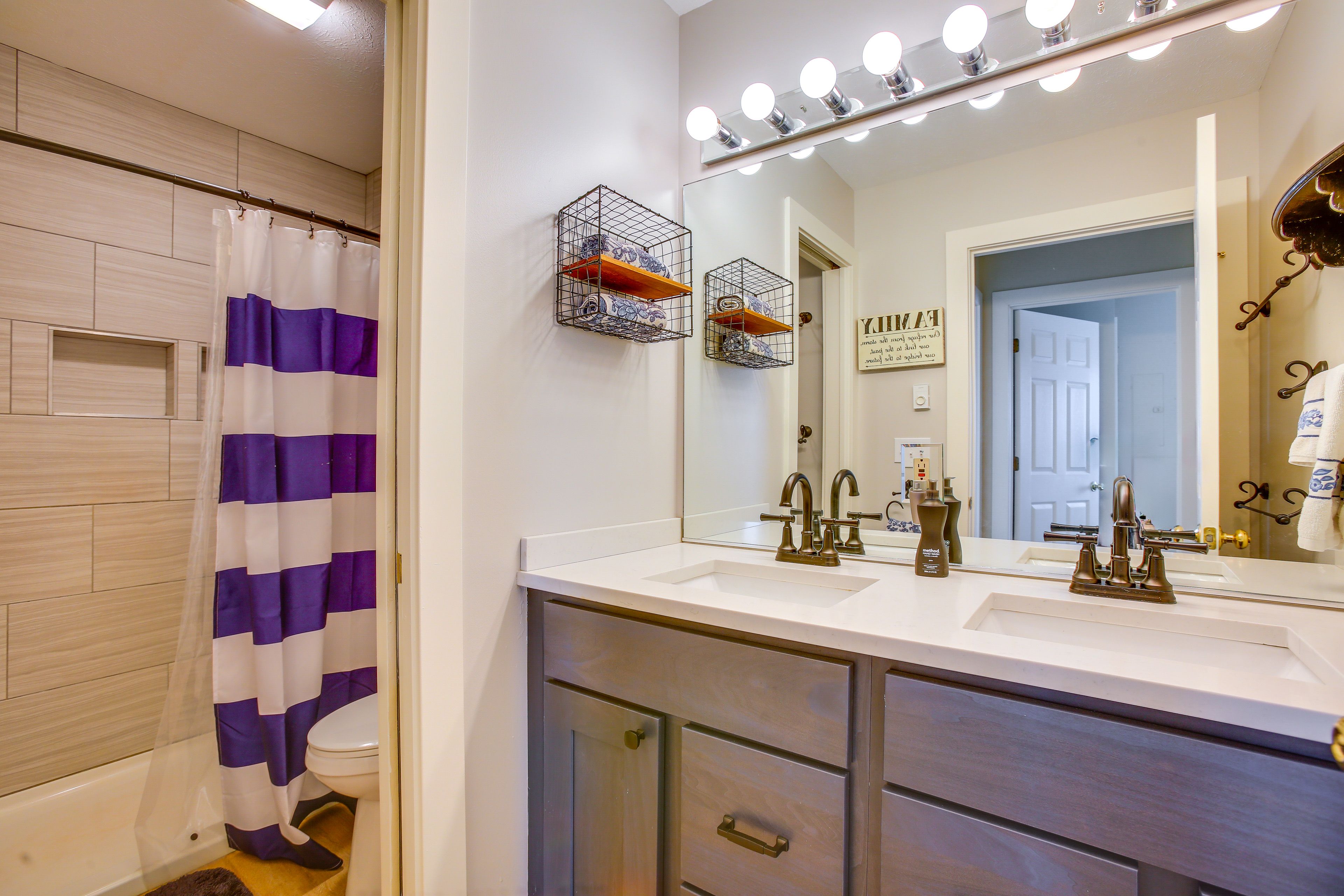 Bathroom | Complimentary Toiletries | Towels Provided