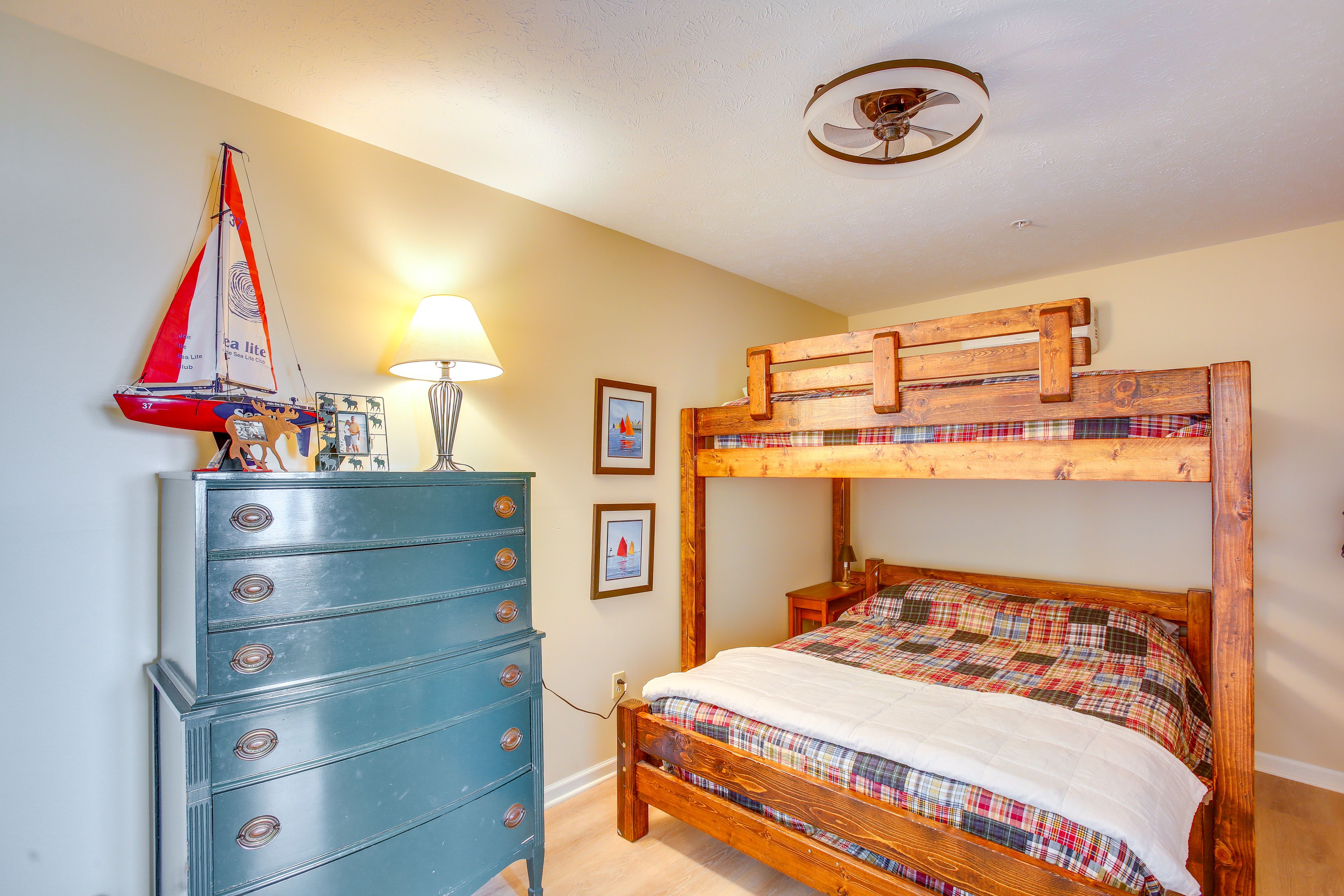 Bedroom 2 | Full/Queen Bunk Bed