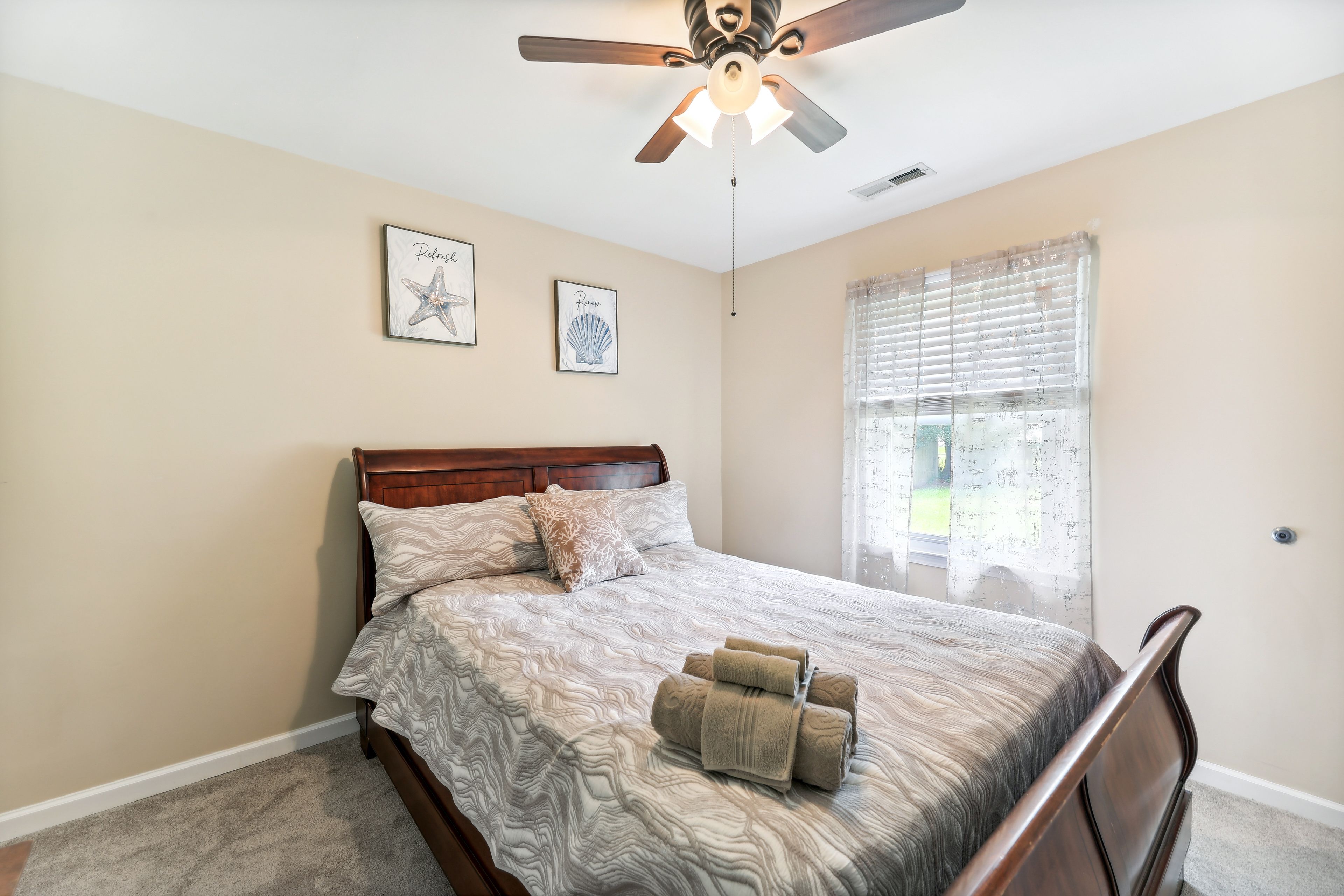 Bedroom 1 | Queen Bed | En-Suite Bathroom