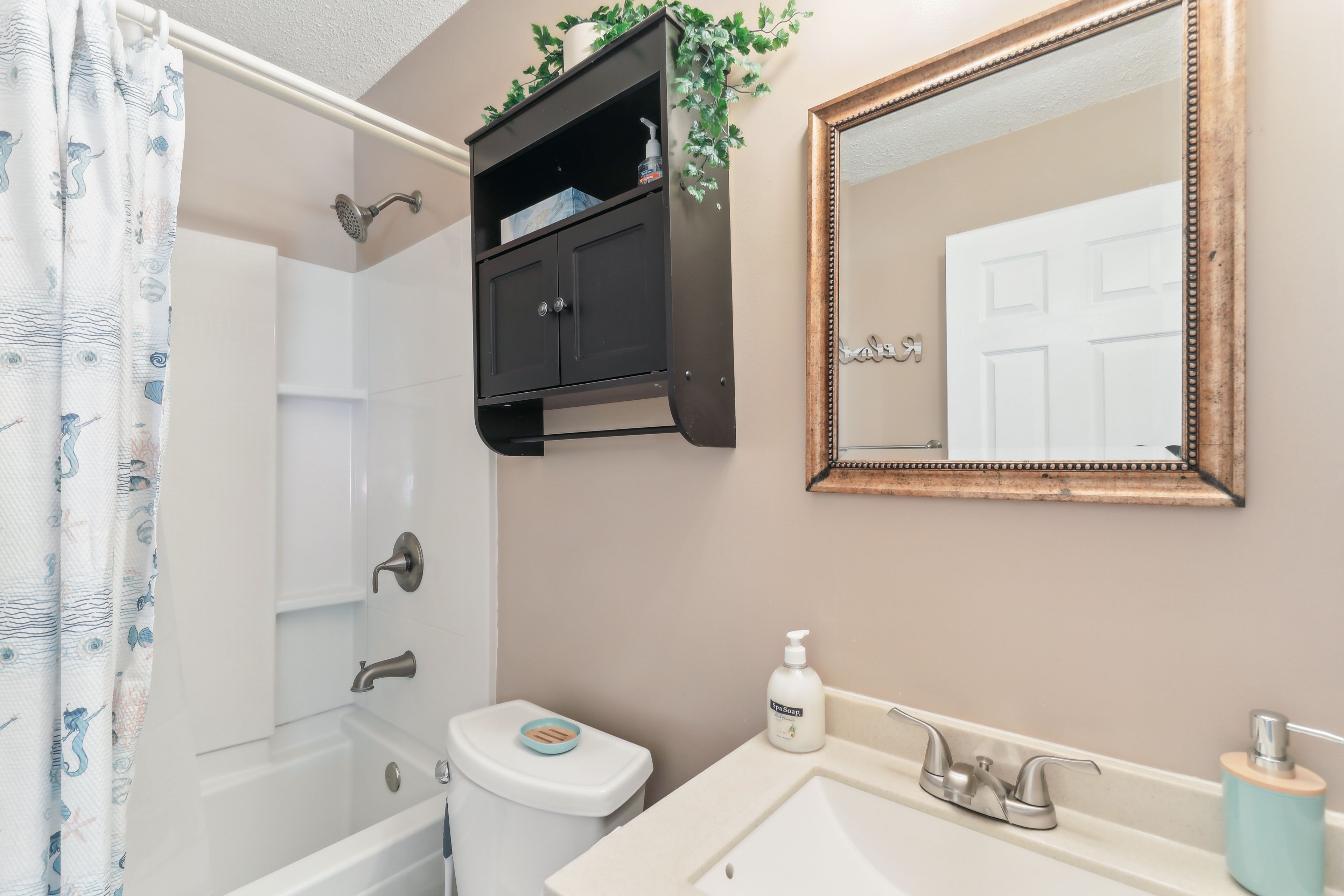 Full Bathroom | Complimentary Toiletries | Shower/Tub Combo