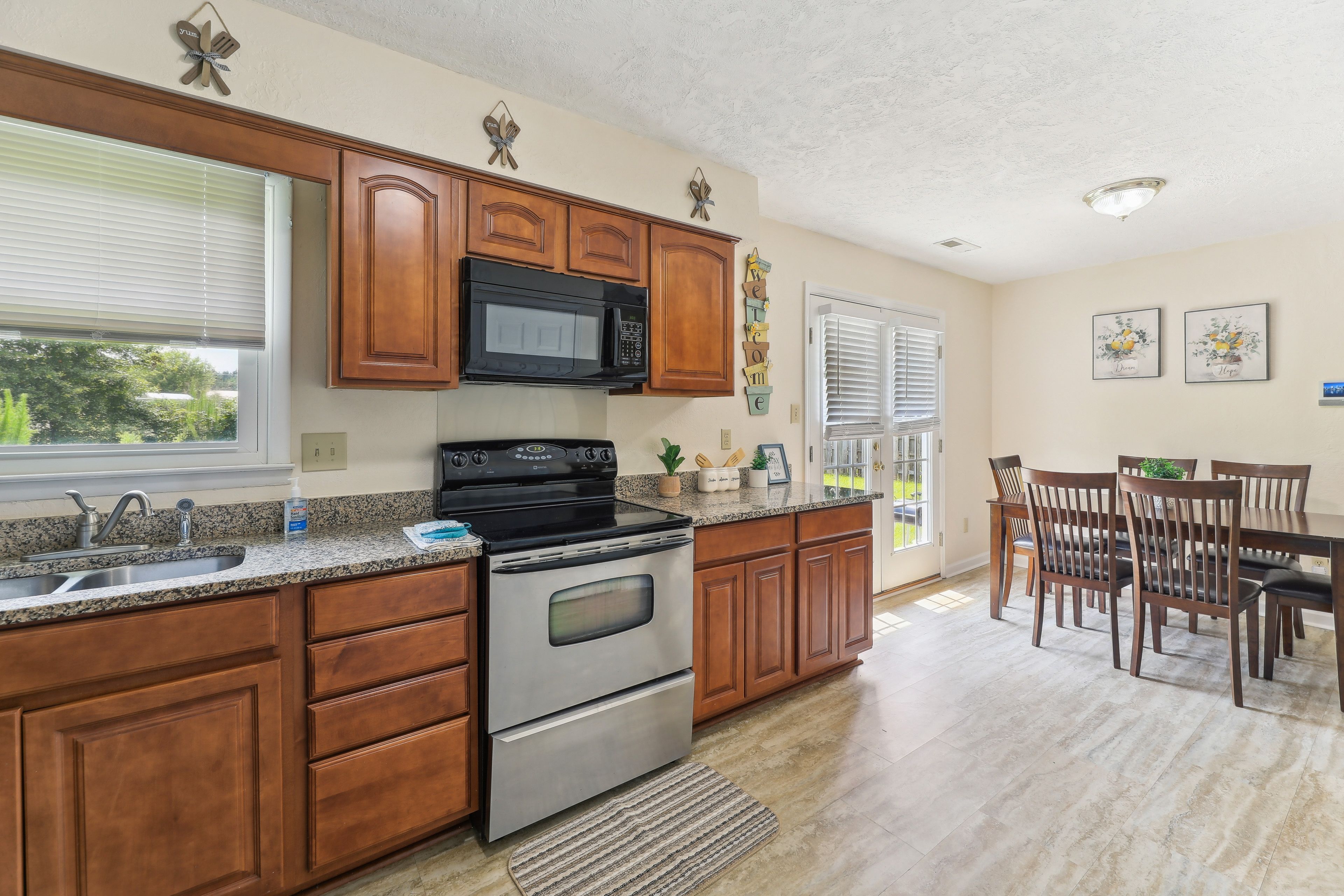 Kitchen & Dining Area | Pet Friendly w/ Fee (1 Max, Cats & Dogs Only)