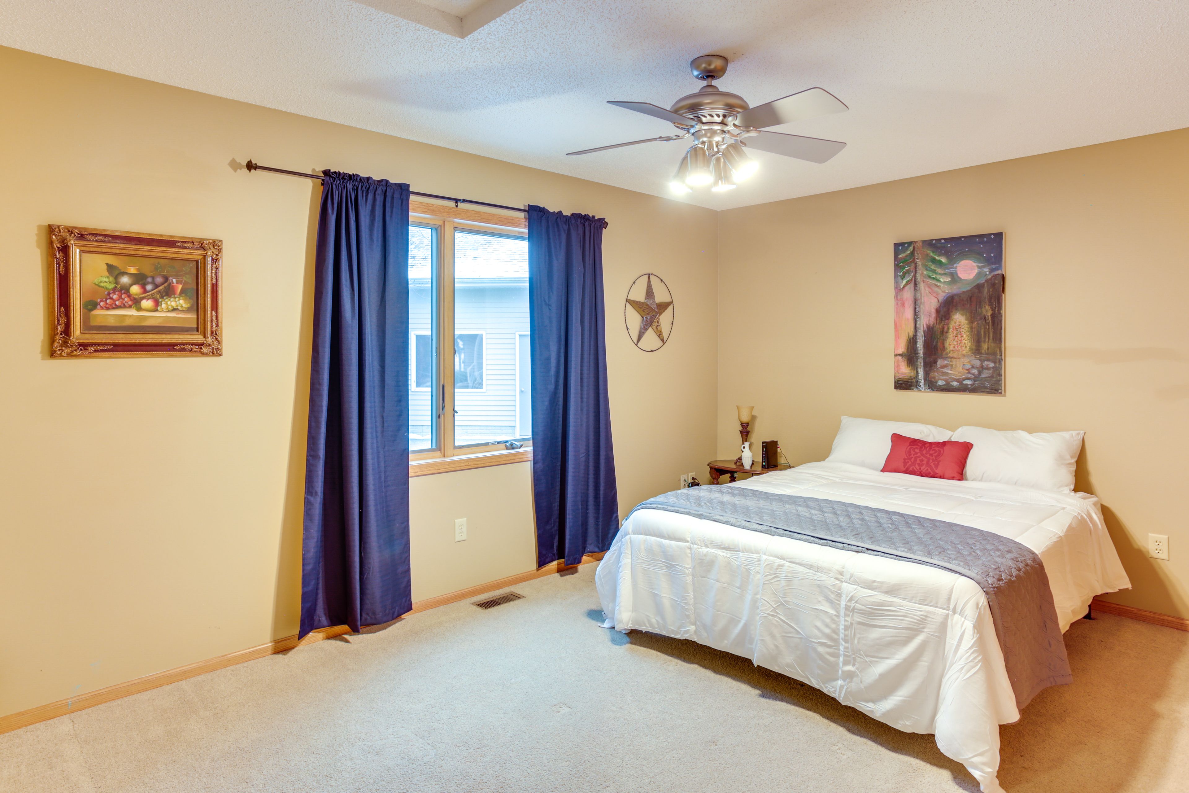Bedroom 2 | Queen Bed | 1st Floor