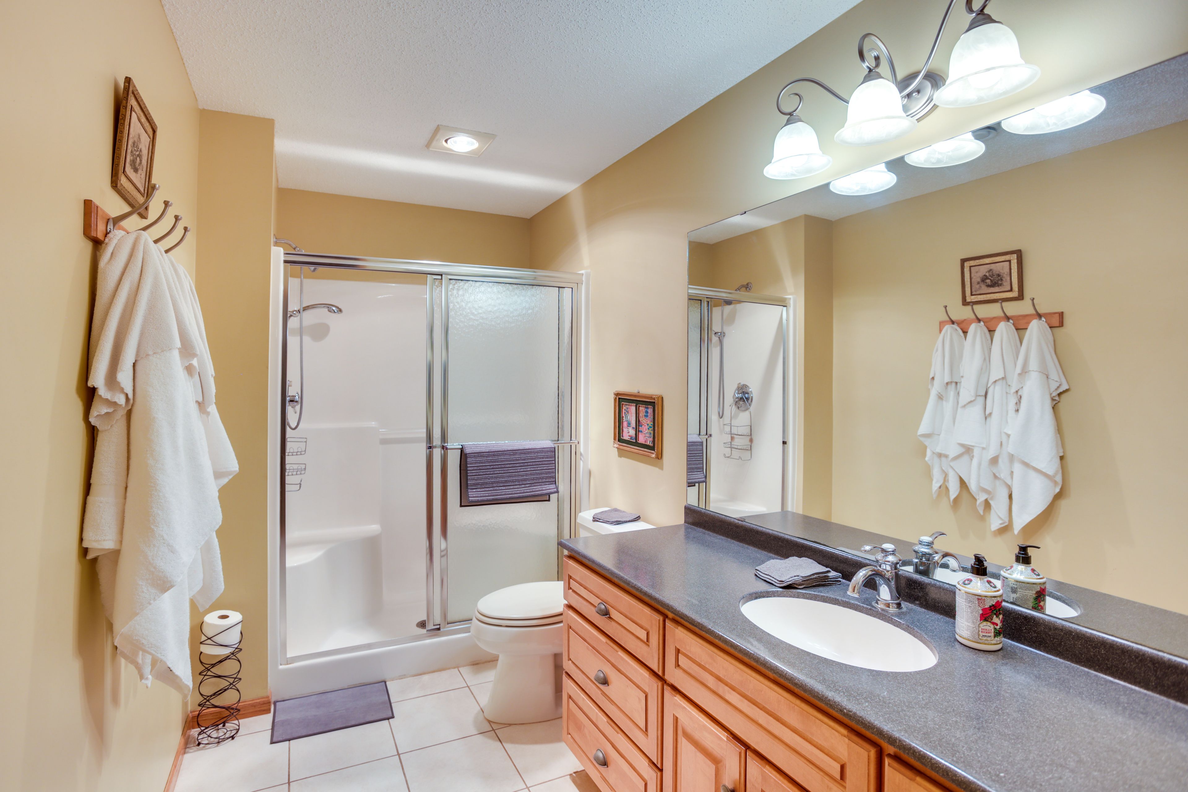Full Bathroom | 1st Floor