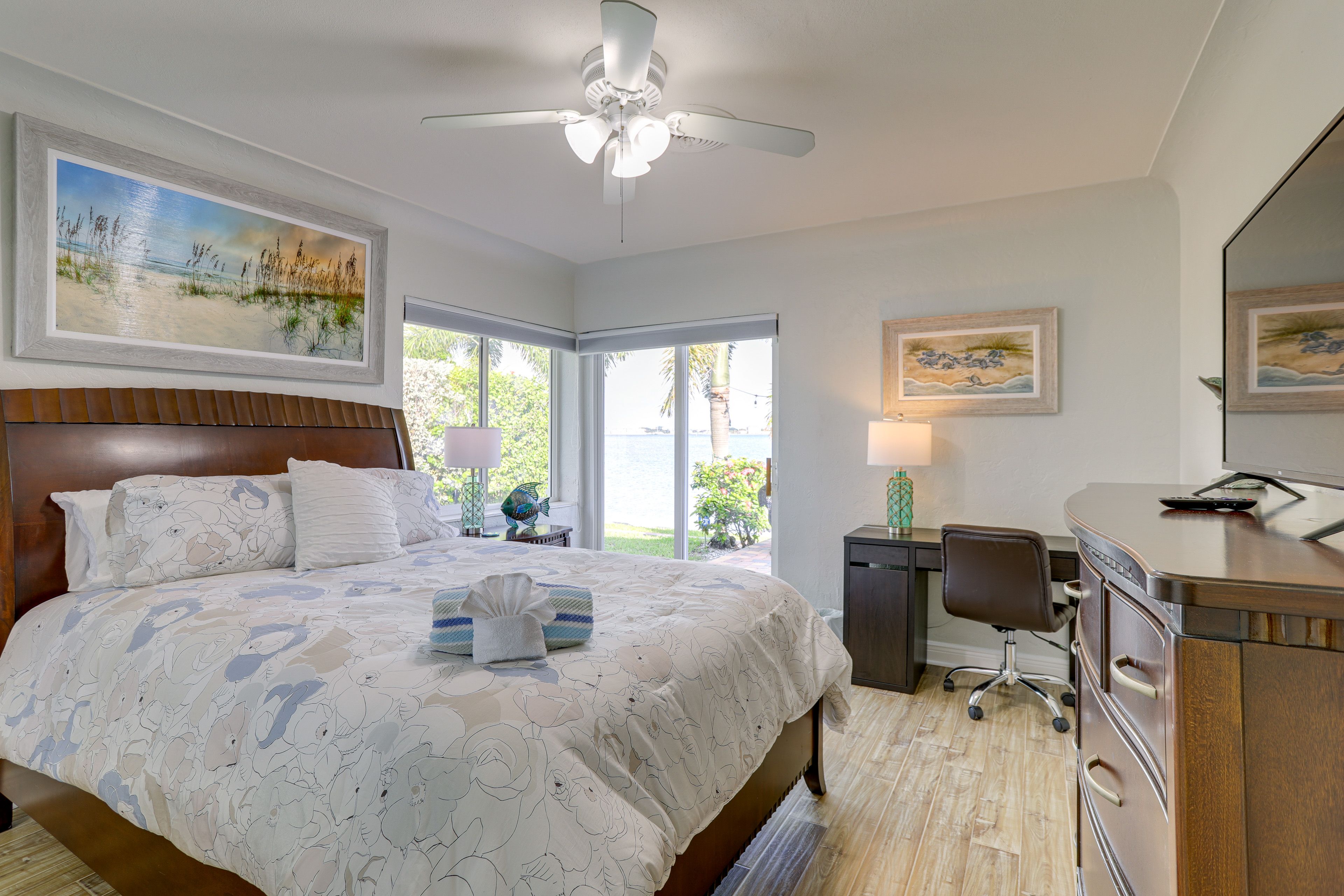 Bedroom 2 | Queen Bed