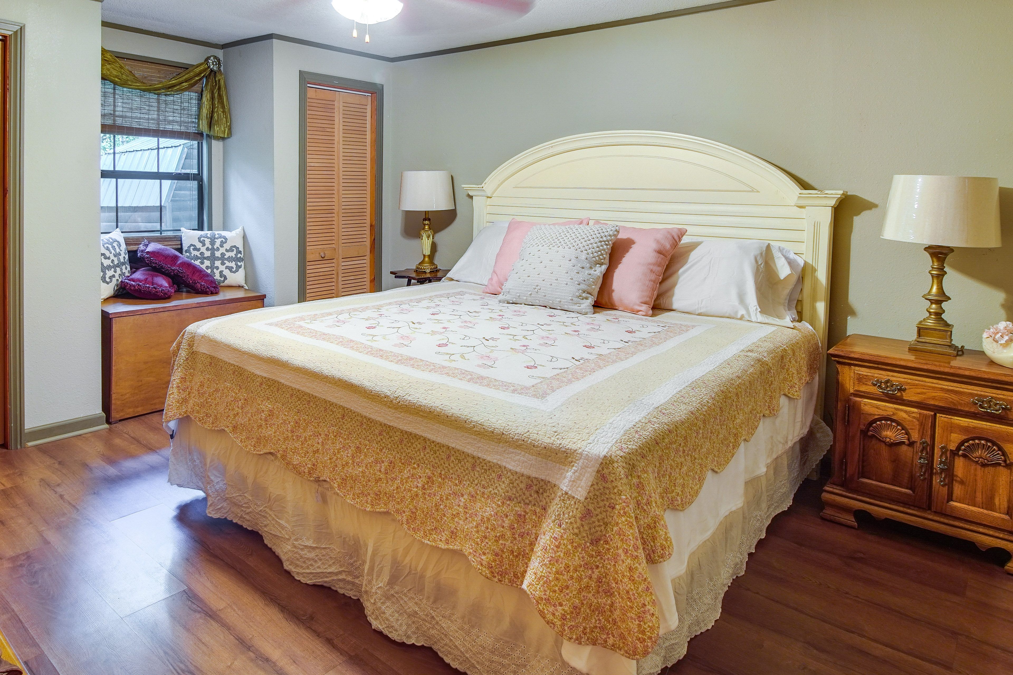 Bedroom 1 | King Bed