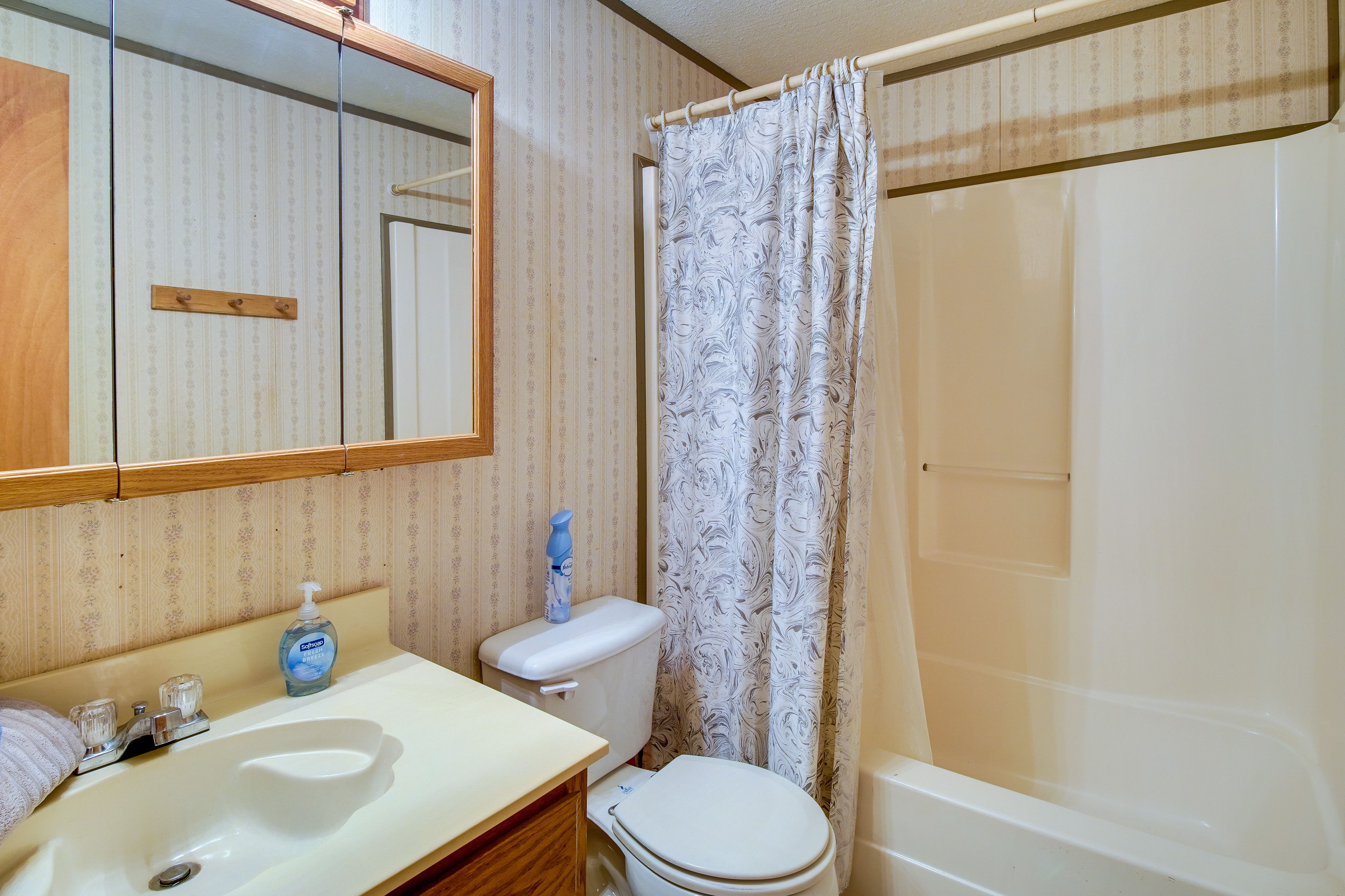 Full Bathroom