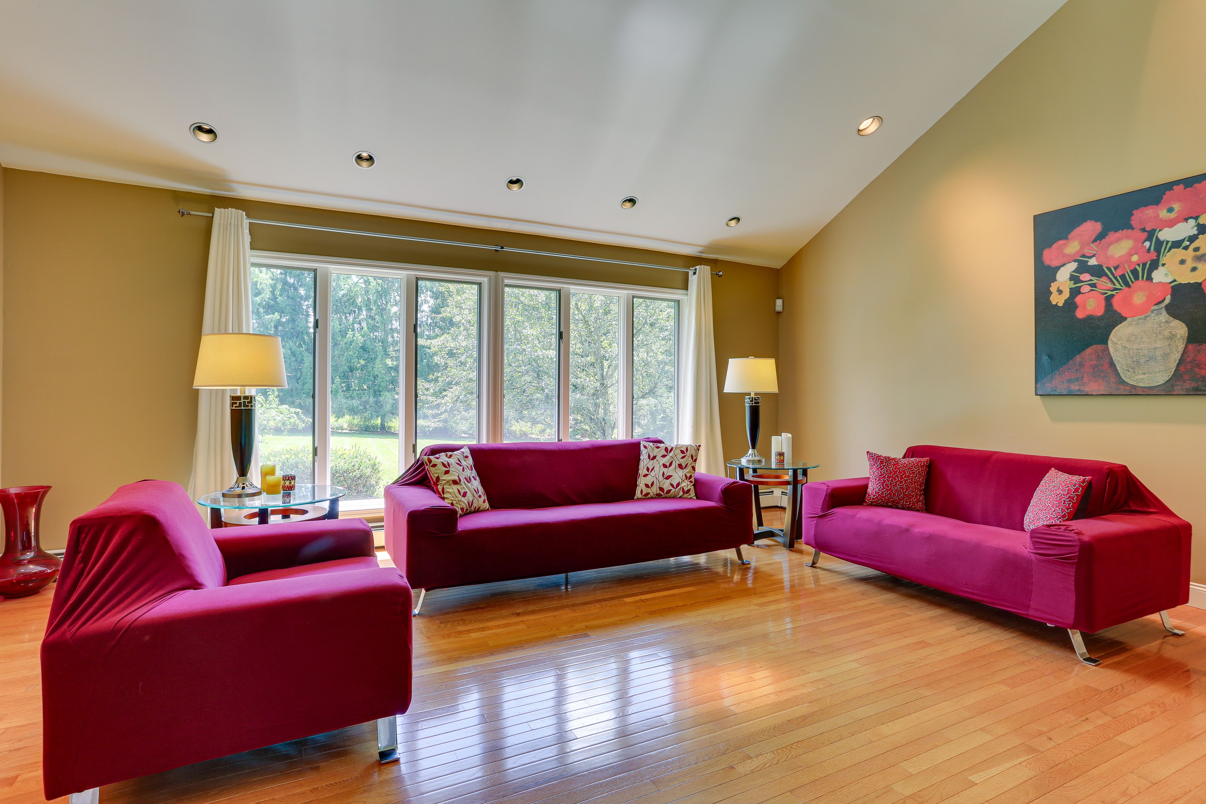Living Room | Central A/C | Free WiFi