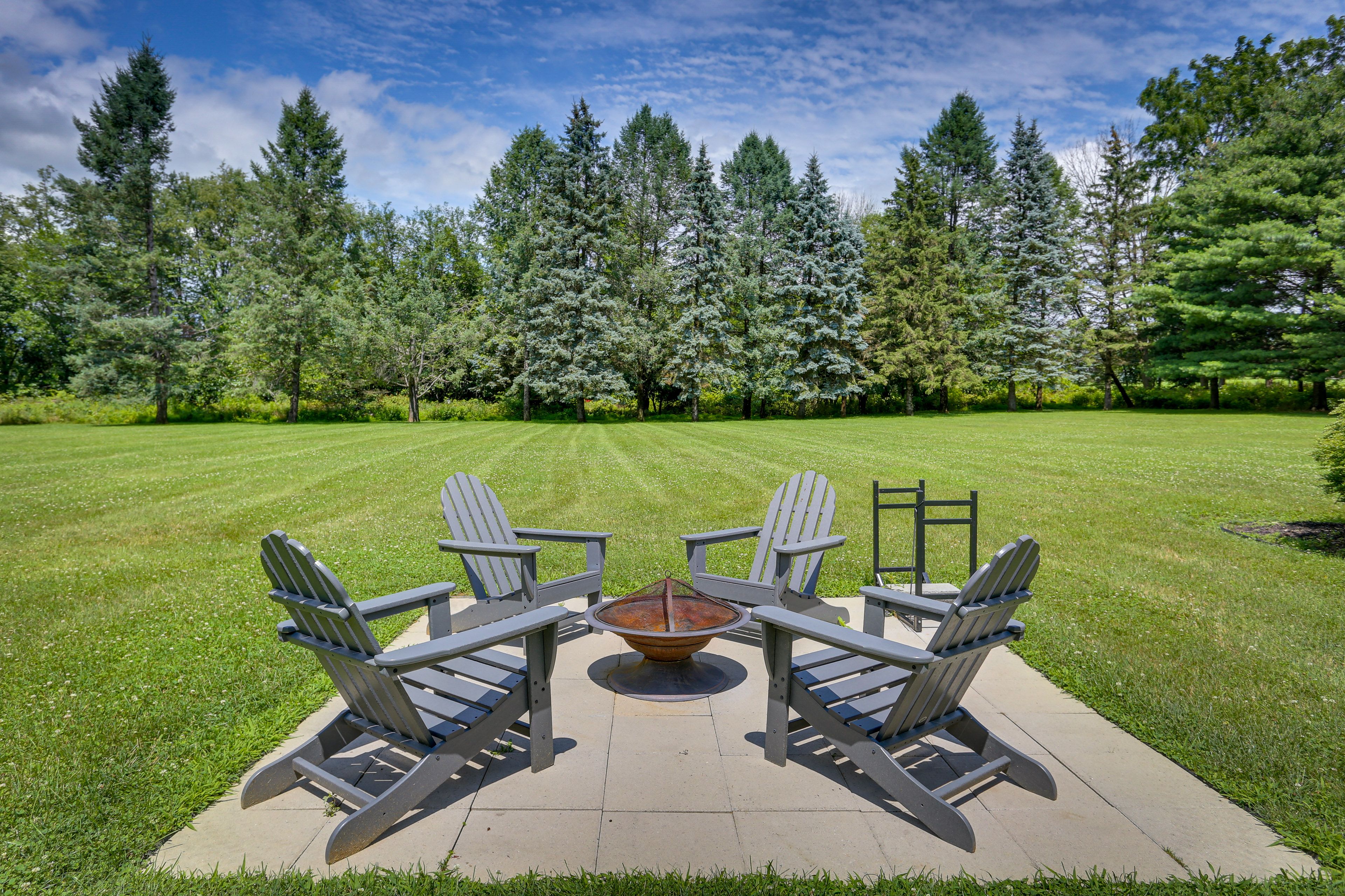 Spacious Backyard | Fire Pit |  Pet Friendly w/ Fee