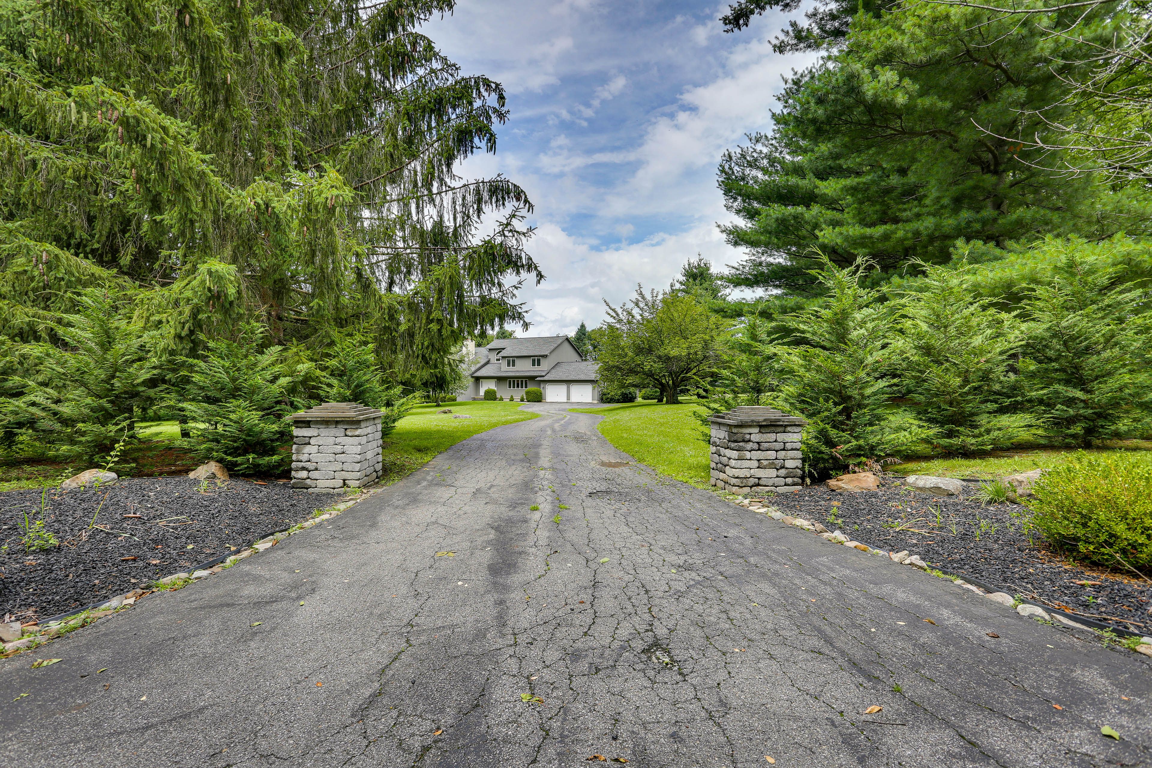 Parking | Garage (2 Vehicles) | Driveway (4 Vehicles)