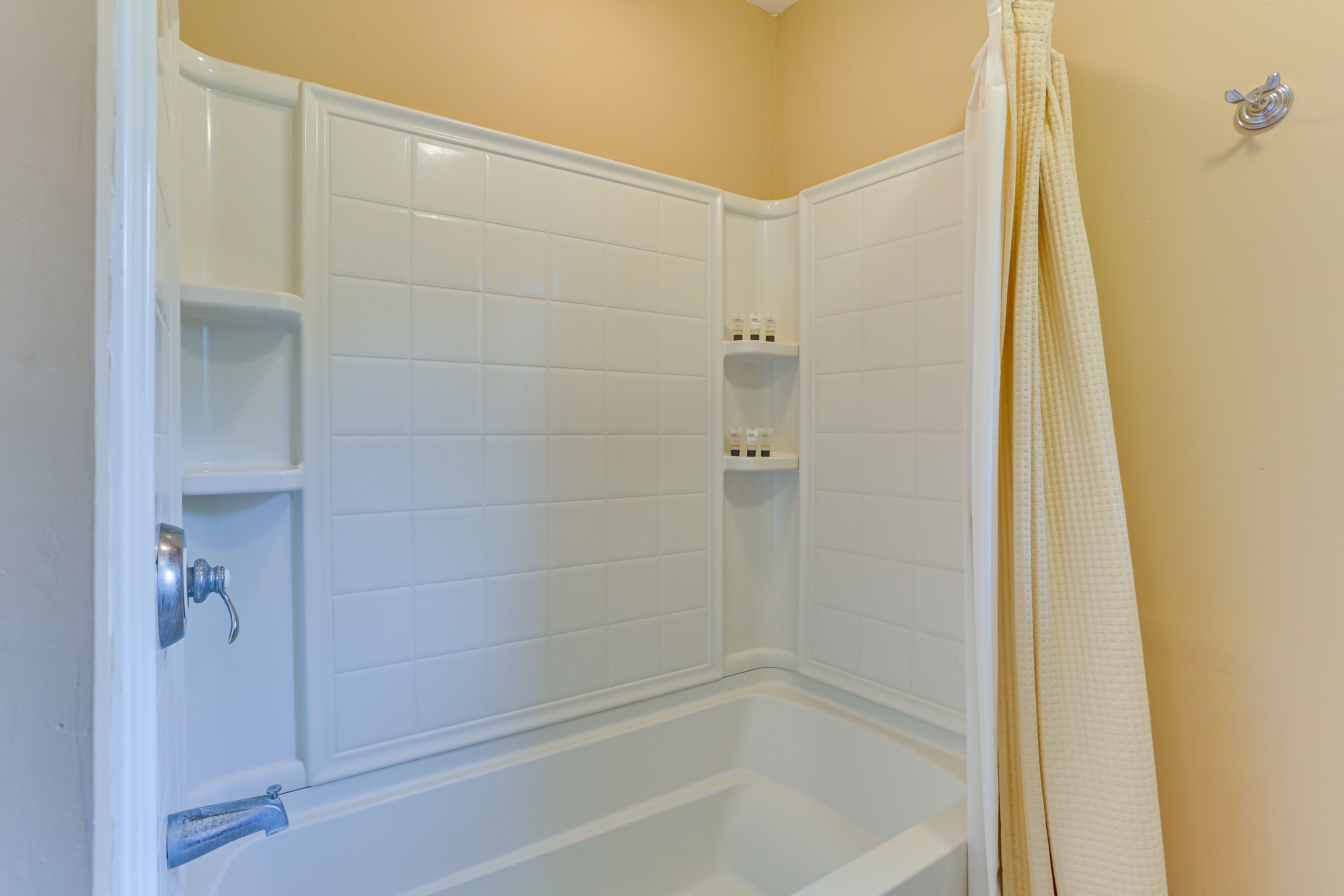 Full Bath | Complimentary Toiletries