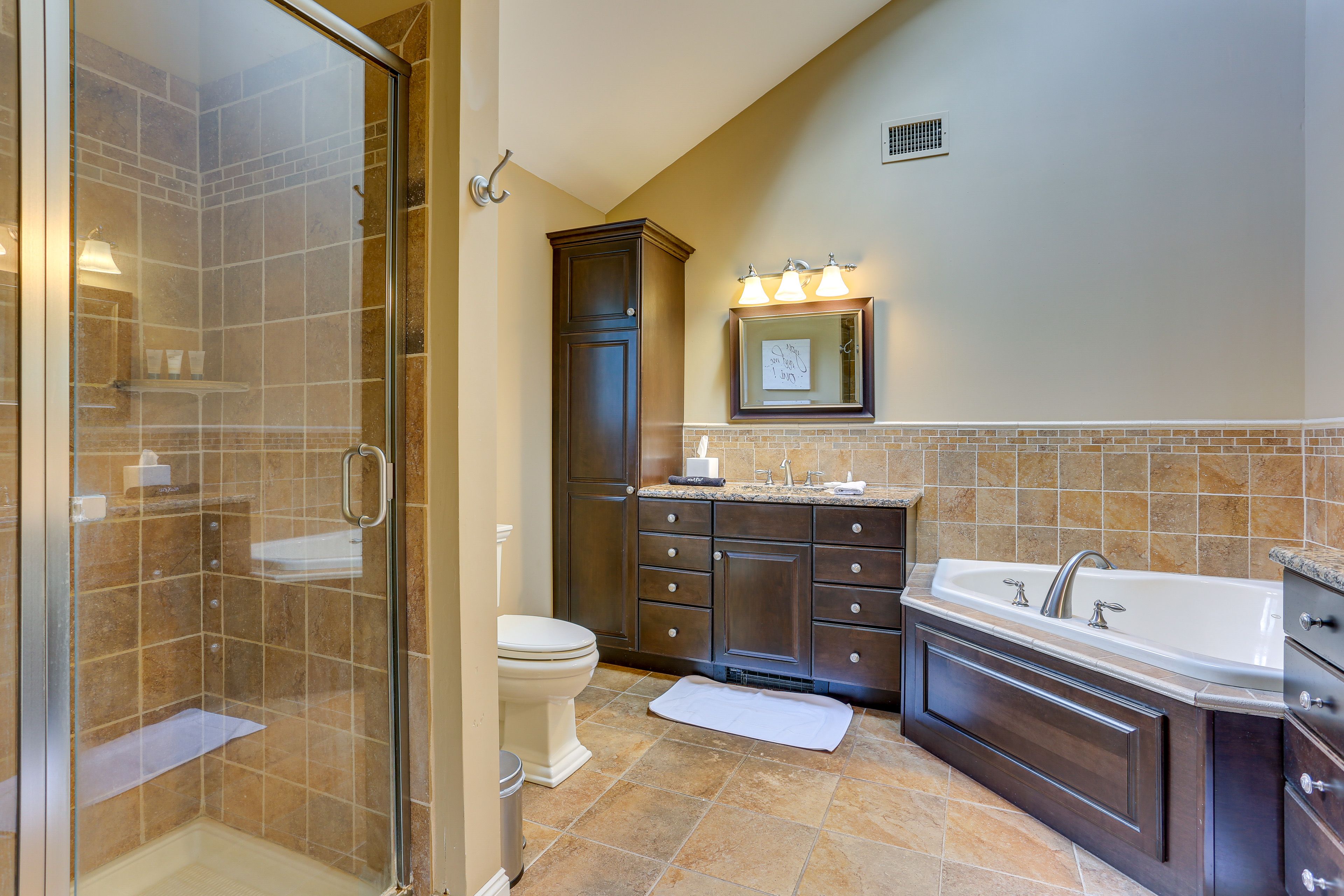 En-Suite Bathroom | Towels Provided | Hair Dryer