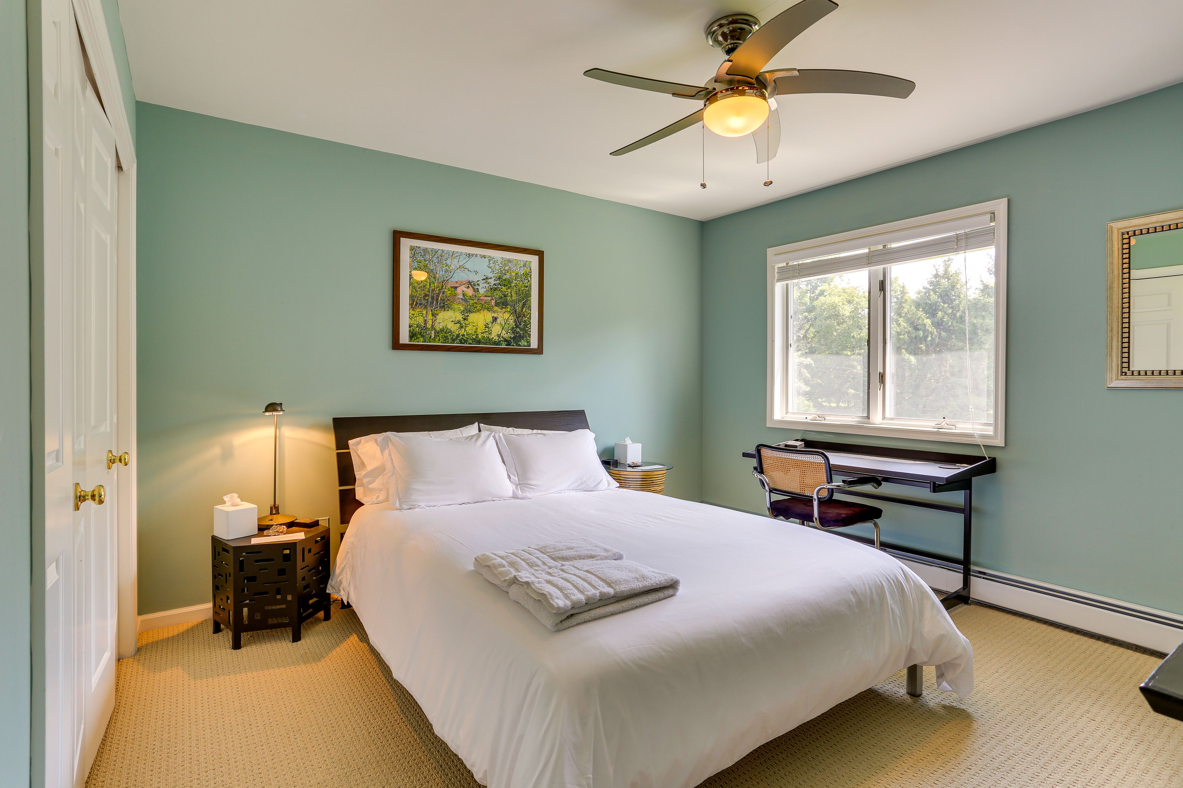 Bedroom 3 | Queen Bed | Work Desks