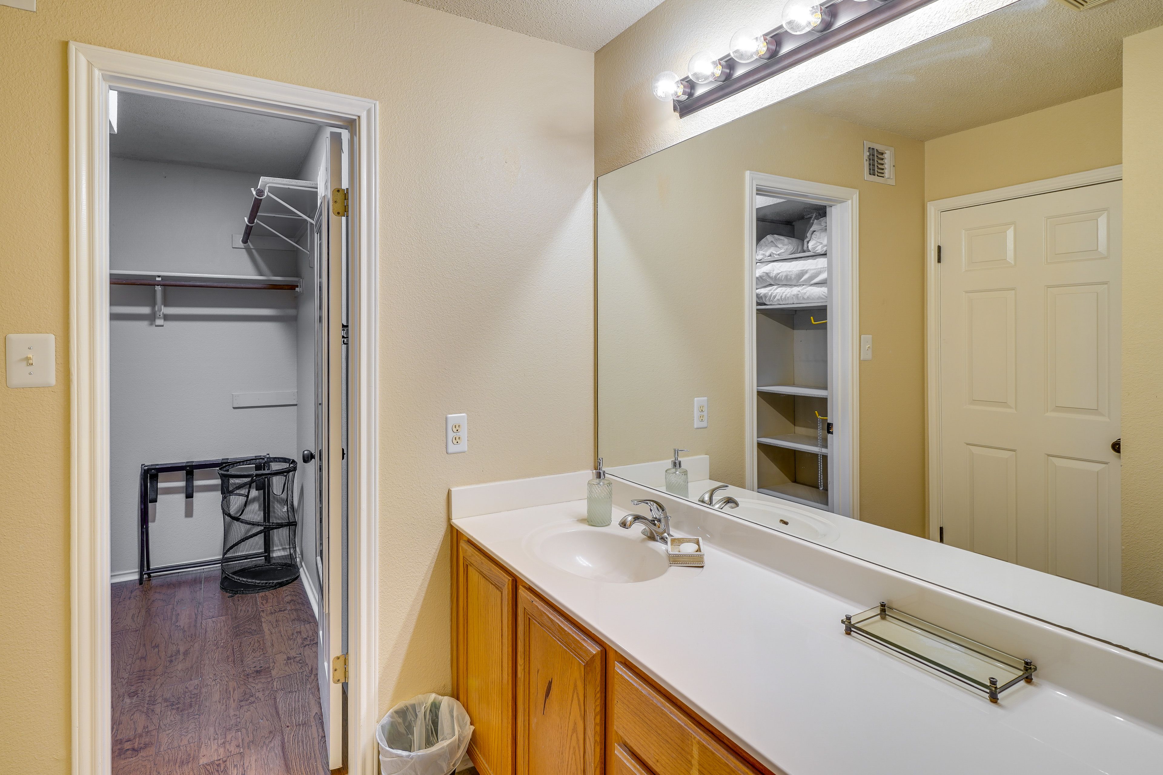 En-Suite Bathroom | Towels Provided