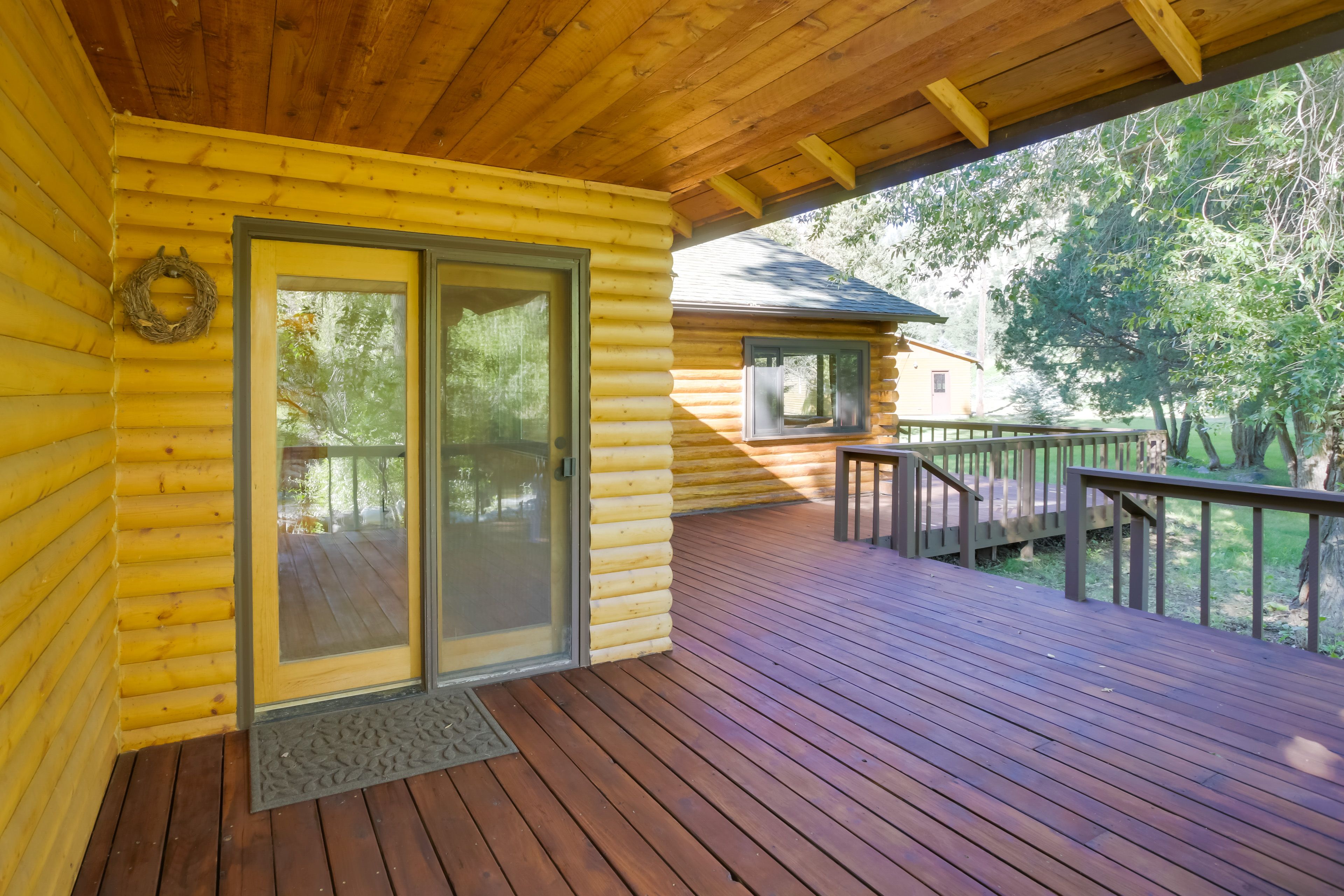 Deck | Outdoor Seating | Gas Grill