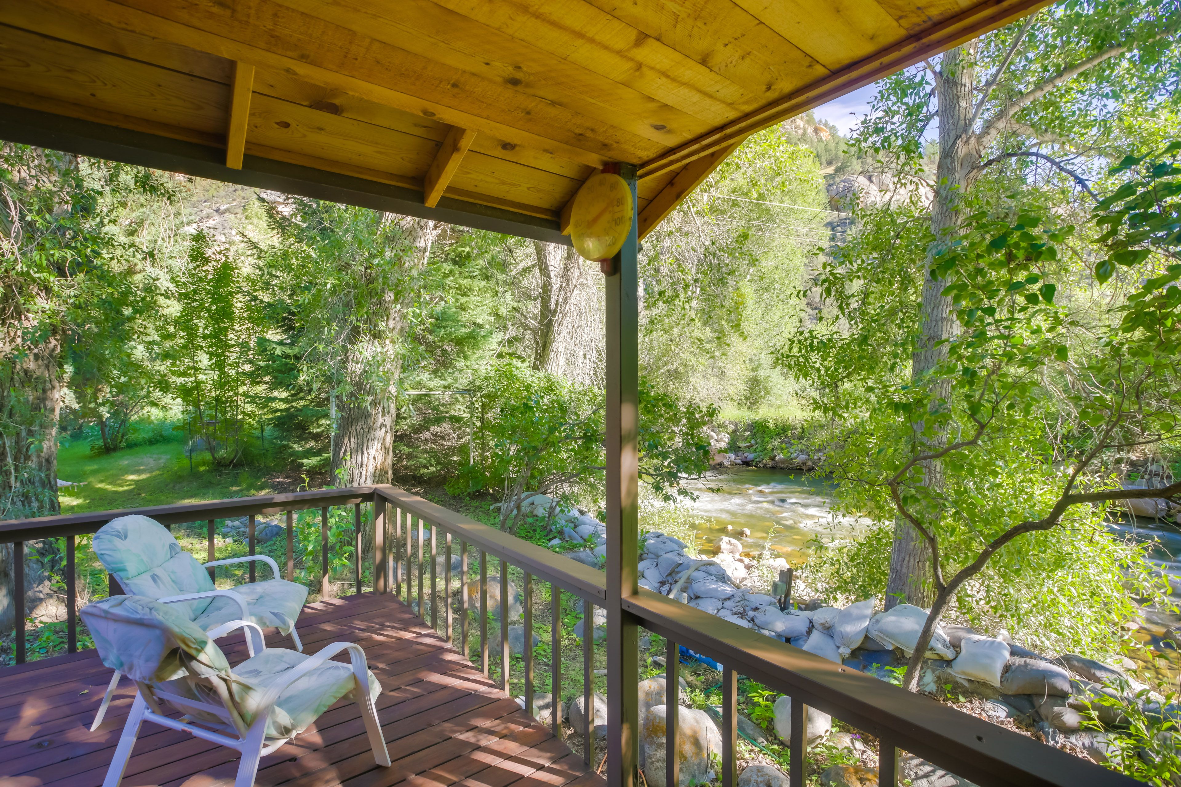 Ten Sleep Vacation Rental | 2BR | 2BA | 1,400 Sq Ft | Steps Required to Enter