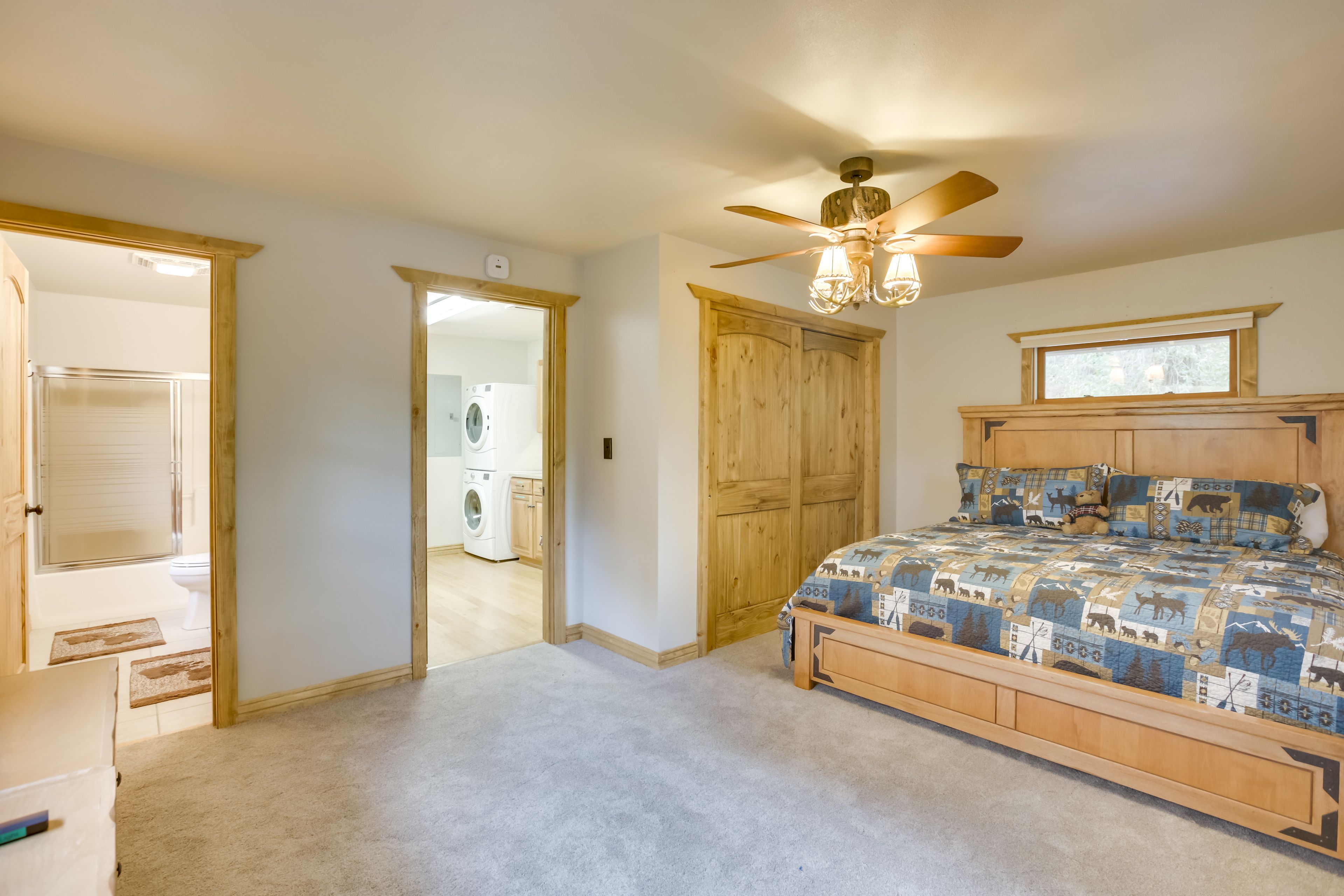 Bedroom 1 | King Bed | En-Suite Bathroom
