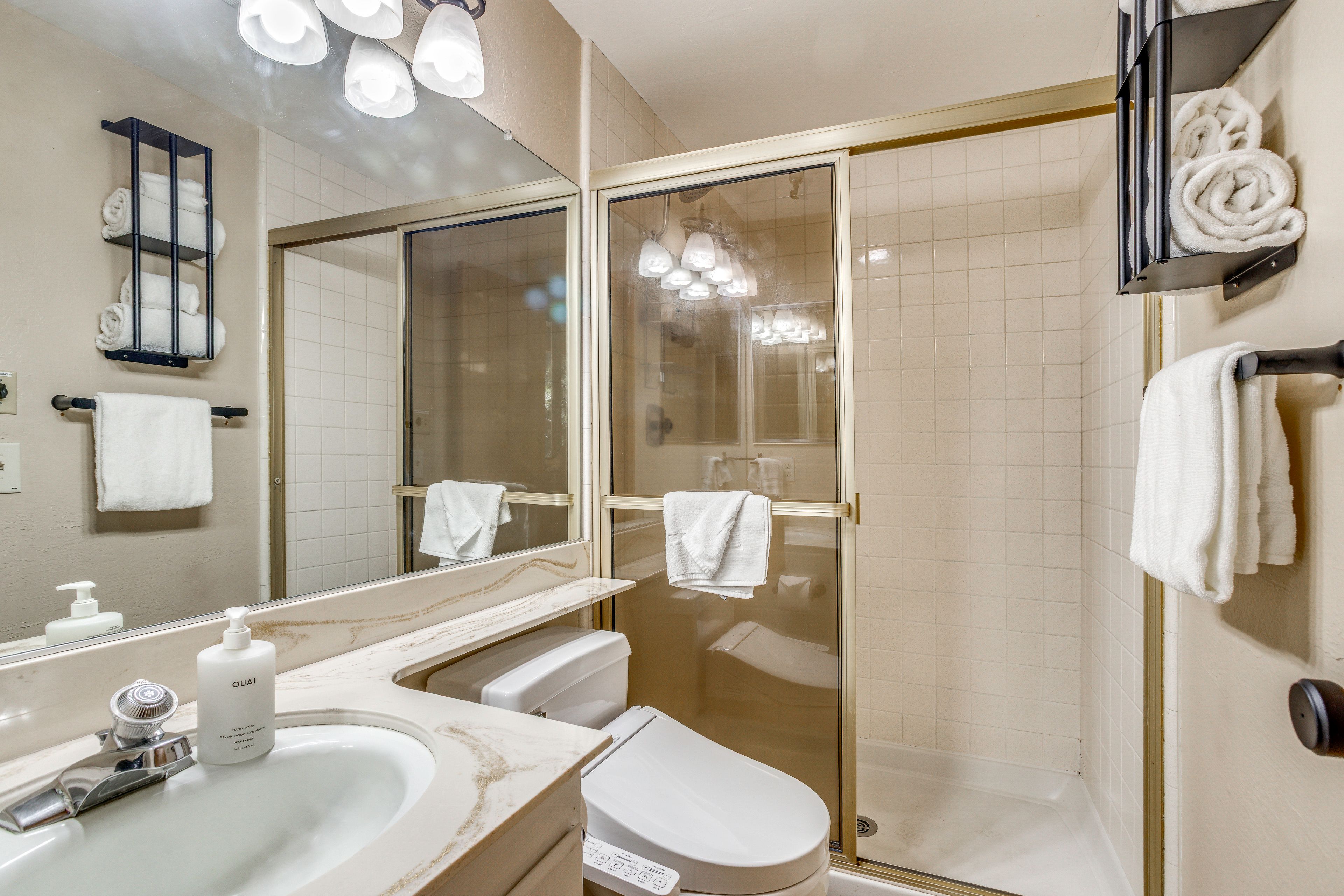Full Bathroom | 2nd Floor | Complimentary Toiletries