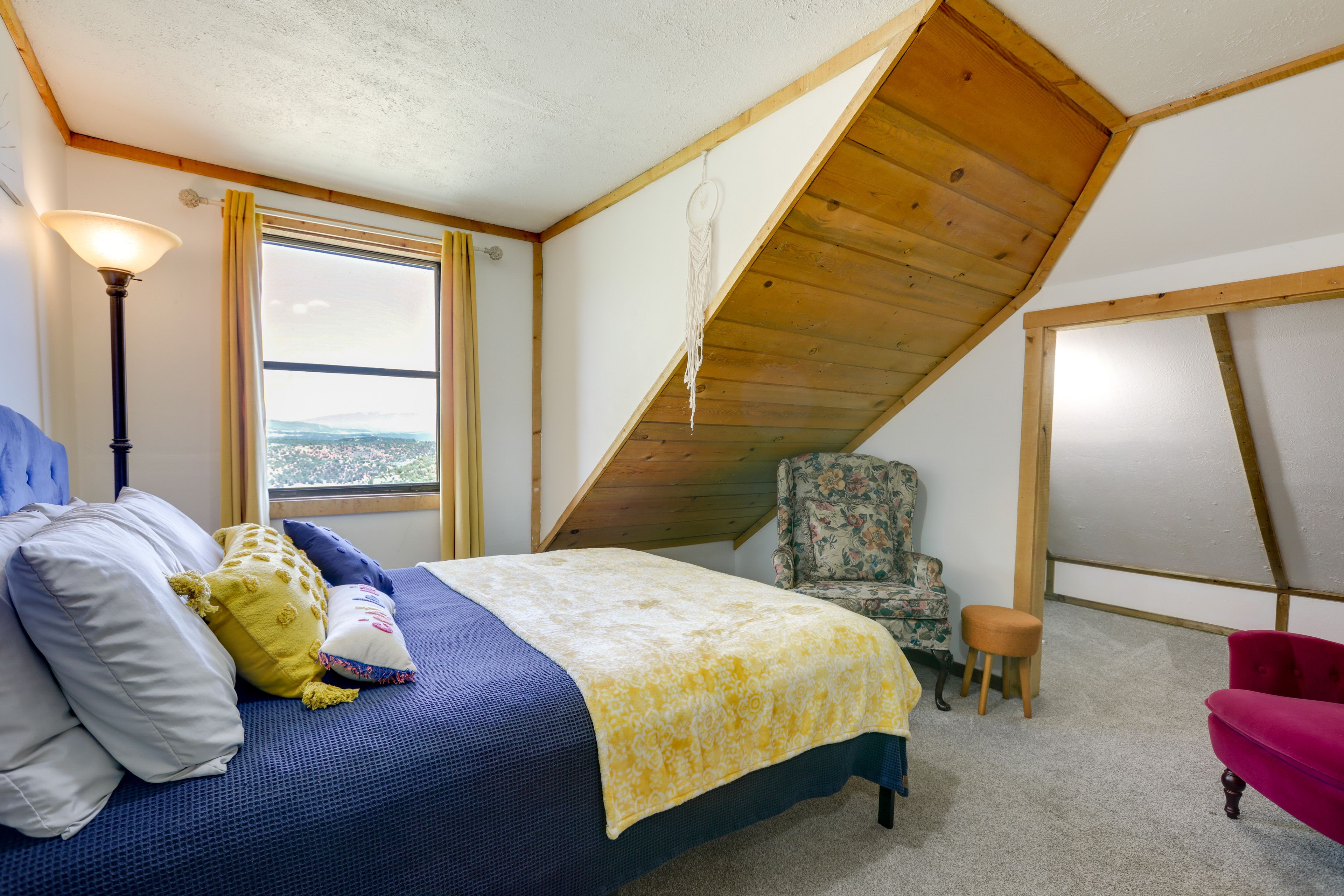 Bedroom 1 | Queen Bed | 2nd Floor